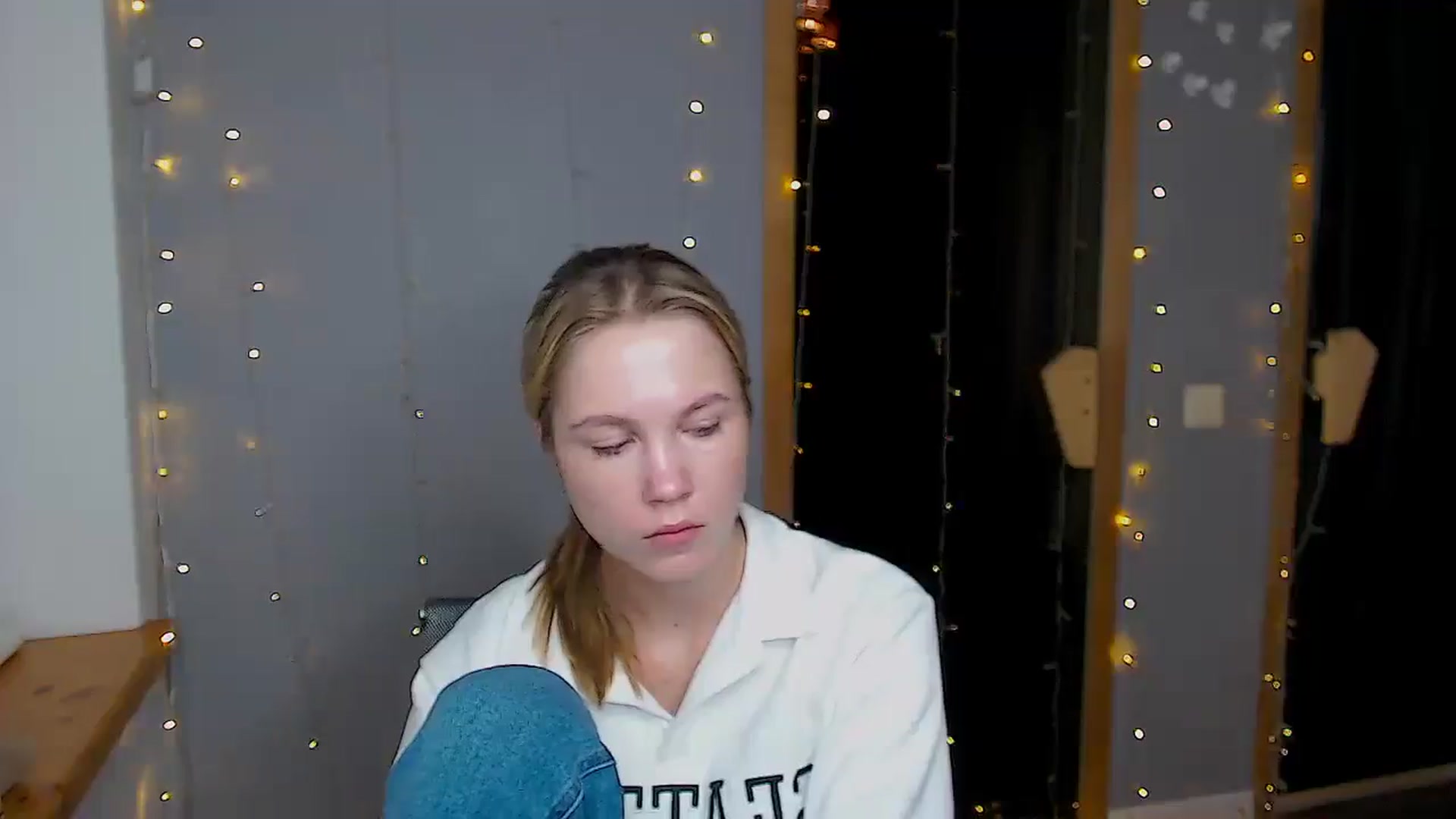 Gallery image thumbnail from Kate_Lewiss's myfreecams stream on, 11/13/2024, 12:03 image 20 of 20