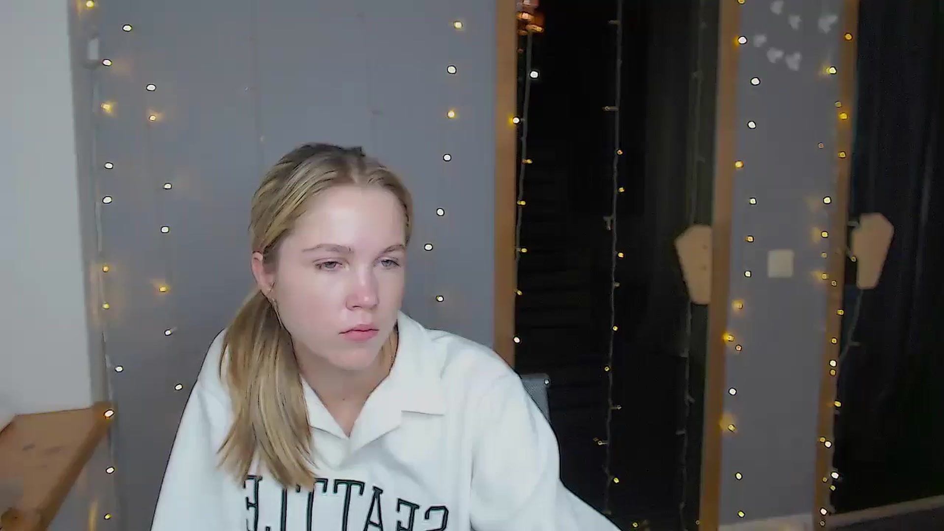 Gallery image thumbnail from Kate_Lewiss's myfreecams stream on, 11/13/2024, 12:03 image 2 of 20
