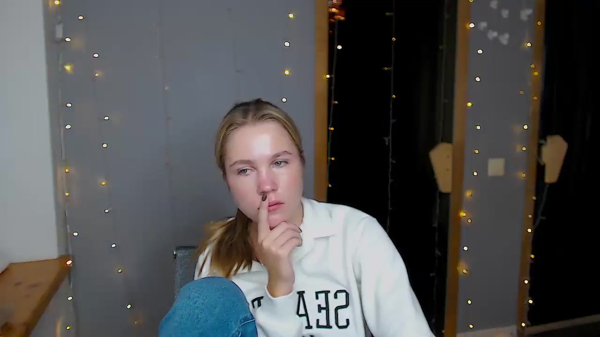 Gallery image thumbnail from Kate_Lewiss's myfreecams stream on, 11/13/2024, 12:03 image 13 of 20