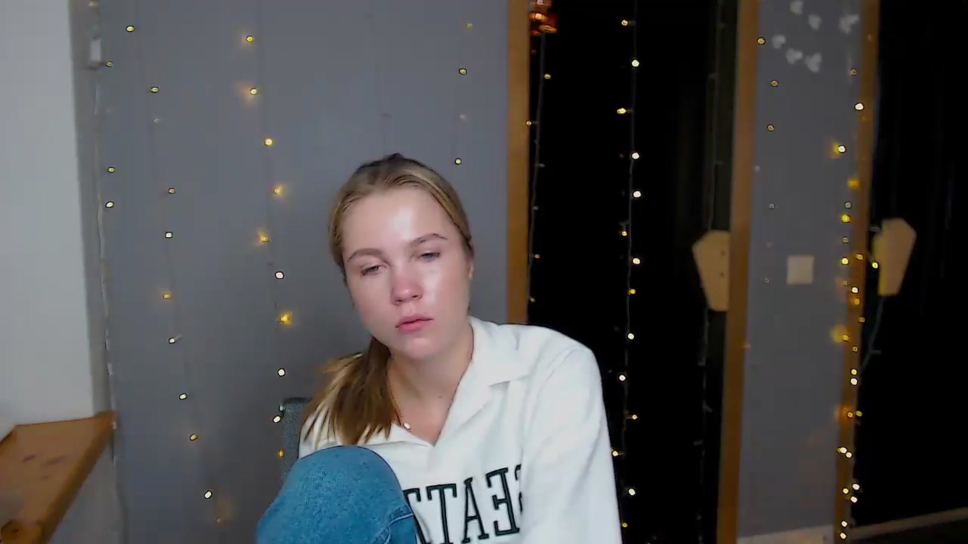 Gallery image thumbnail from Kate_Lewiss's myfreecams stream on, 11/13/2024, 12:03 image 12 of 20