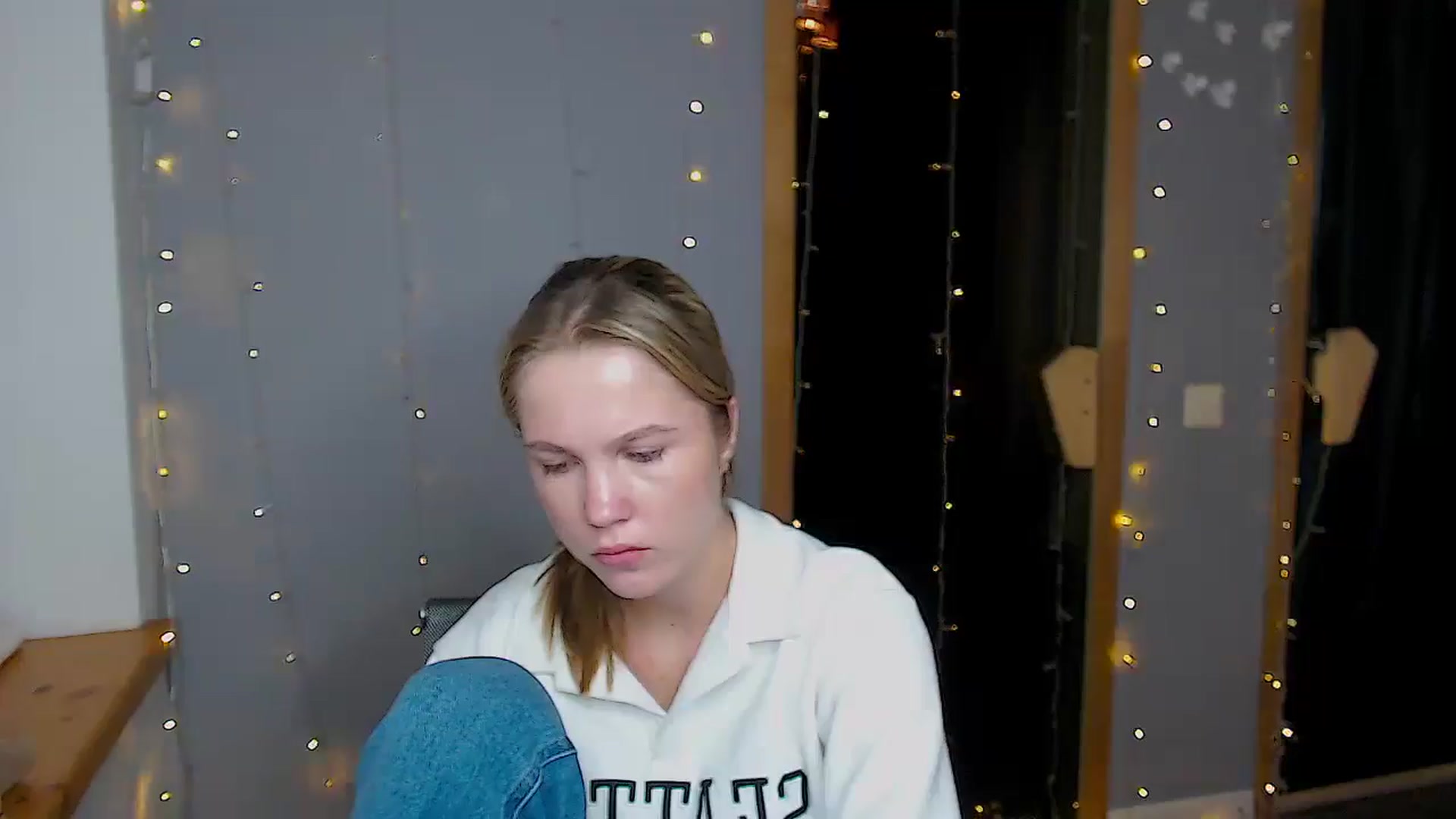 Gallery image thumbnail from Kate_Lewiss's myfreecams stream on, 11/13/2024, 12:03 image 18 of 20