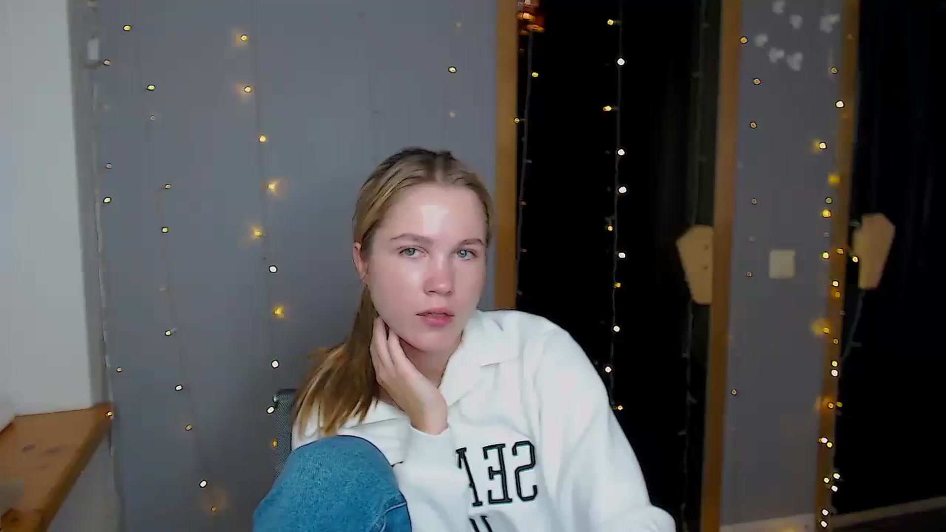 Gallery image thumbnail from Kate_Lewiss's myfreecams stream on, 11/13/2024, 12:03 image 9 of 20
