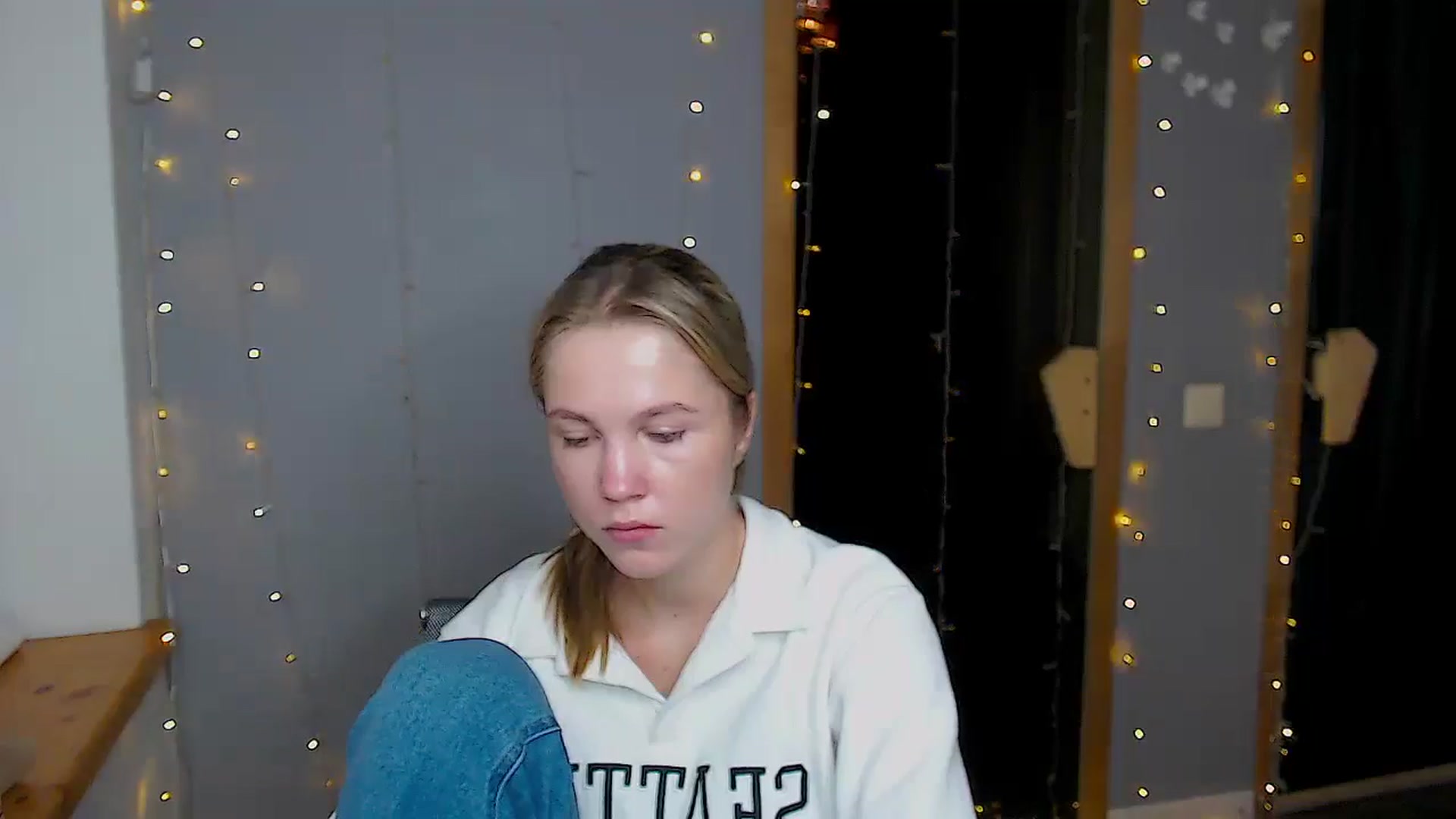 Gallery image thumbnail from Kate_Lewiss's myfreecams stream on, 11/13/2024, 12:03 image 15 of 20