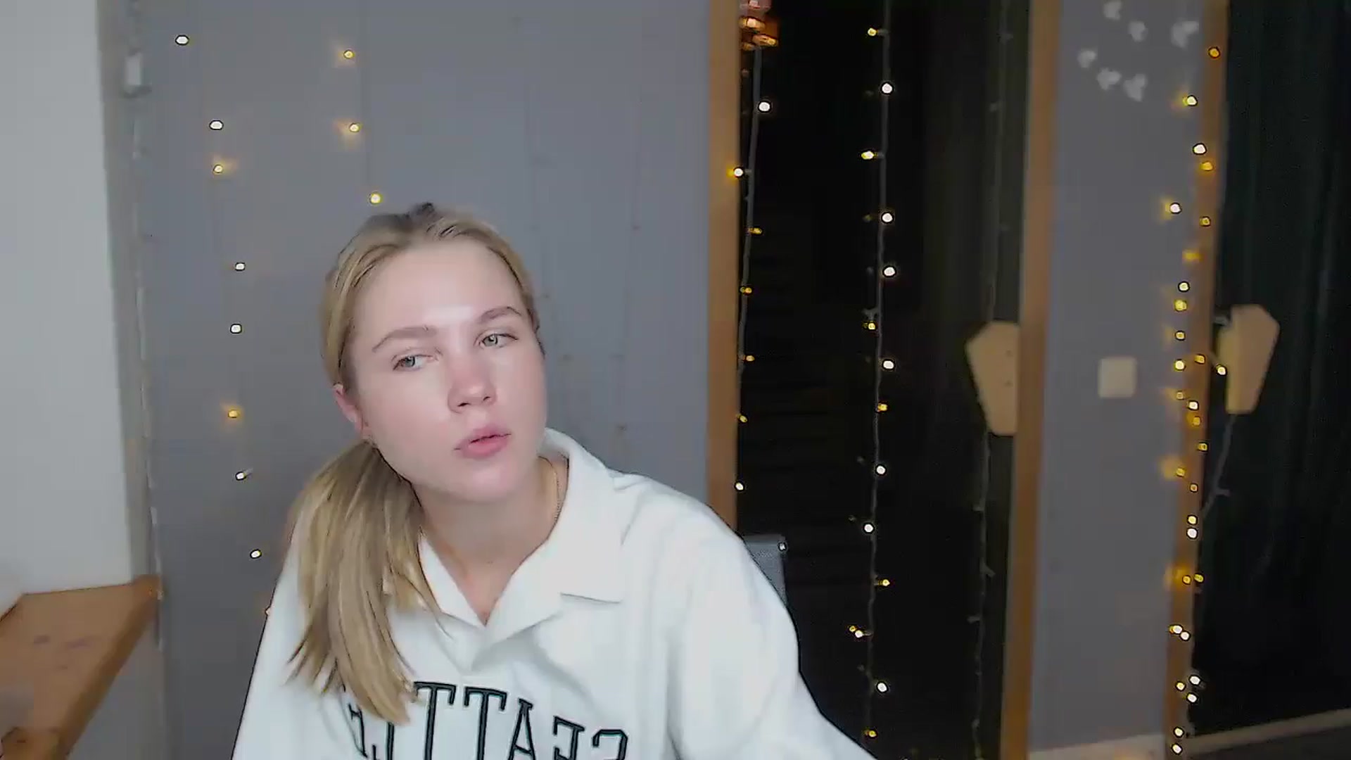 Gallery image thumbnail from Kate_Lewiss's myfreecams stream on, 11/13/2024, 12:03 image 5 of 20