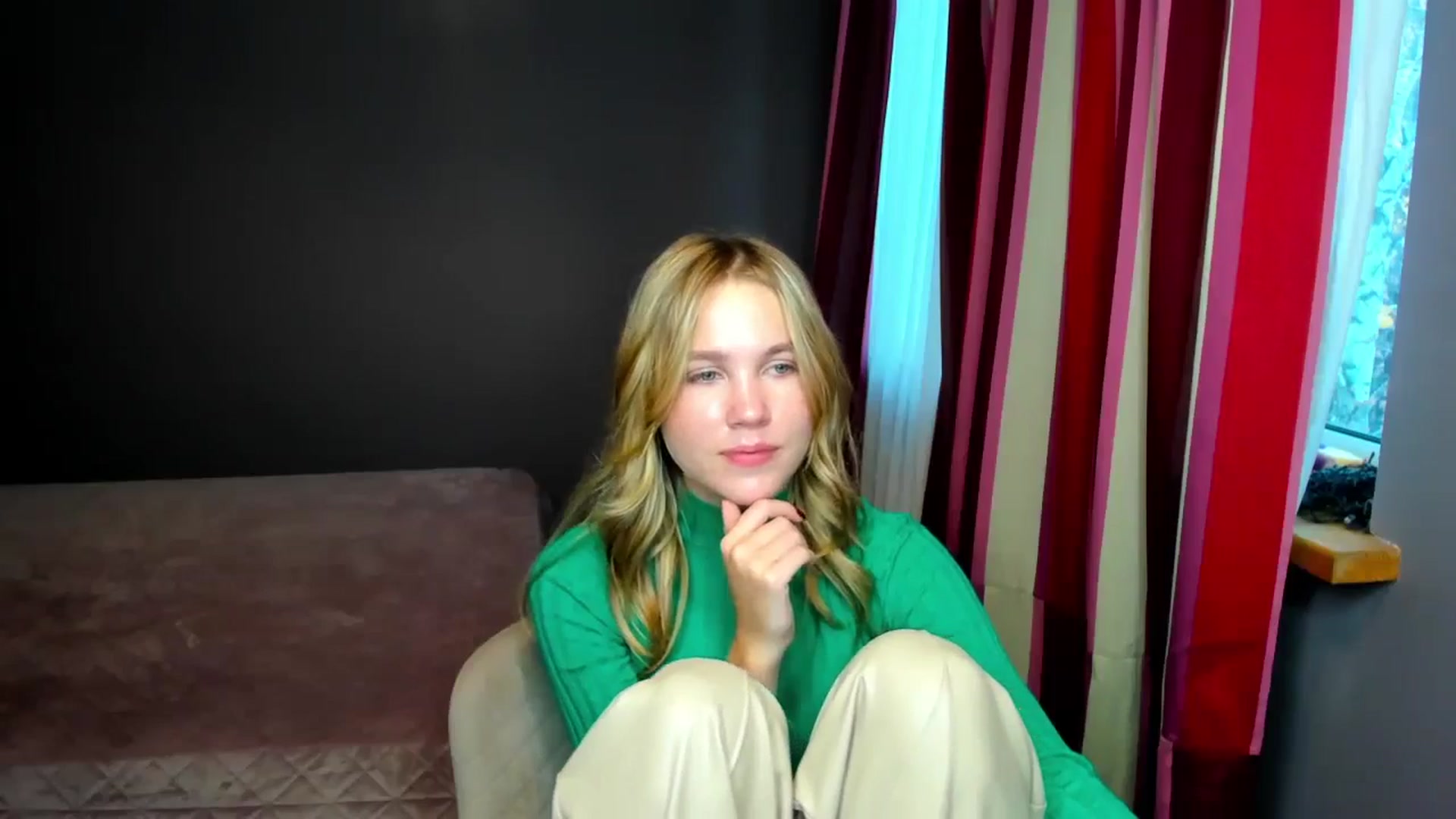 Gallery image thumbnail from Kate_Lewiss's myfreecams stream on, 11/16/2024, 13:28 image 14 of 20