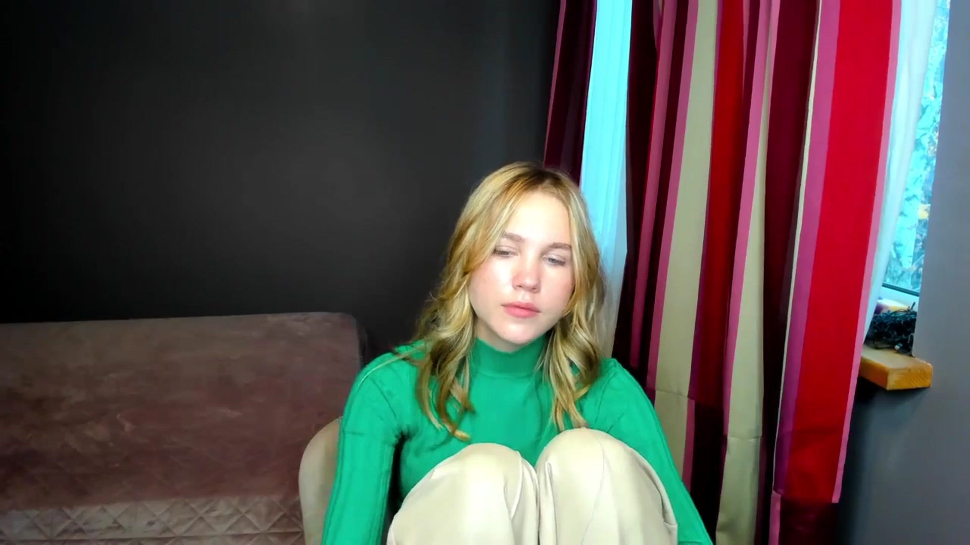 Gallery image thumbnail from Kate_Lewiss's myfreecams stream on, 11/16/2024, 13:28 image 17 of 20