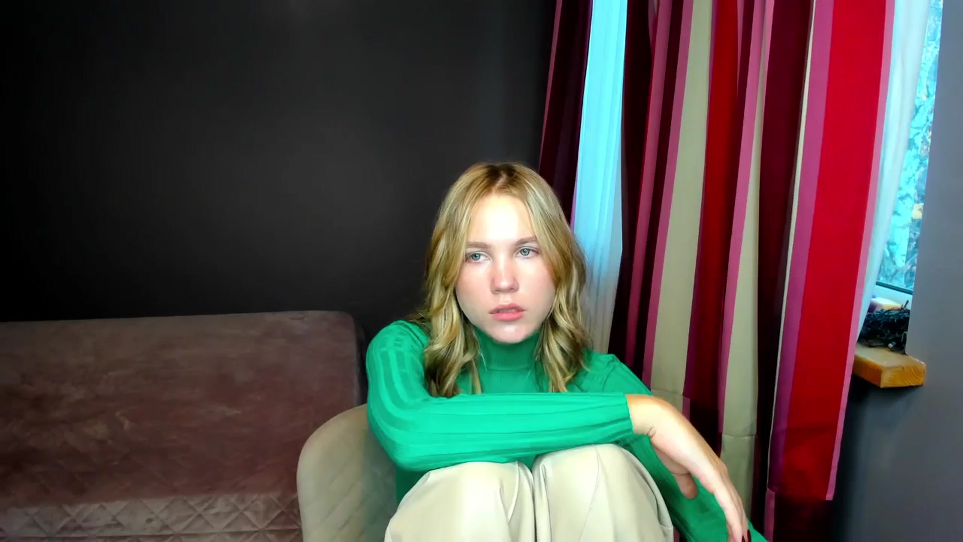 Gallery image thumbnail from Kate_Lewiss's myfreecams stream on, 11/16/2024, 13:28 image 18 of 20