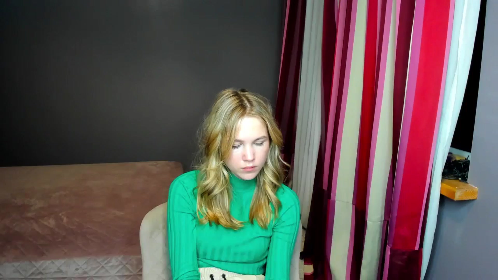 Gallery image thumbnail from Kate_Lewiss's myfreecams stream on, 11/16/2024, 16:08 image 18 of 20