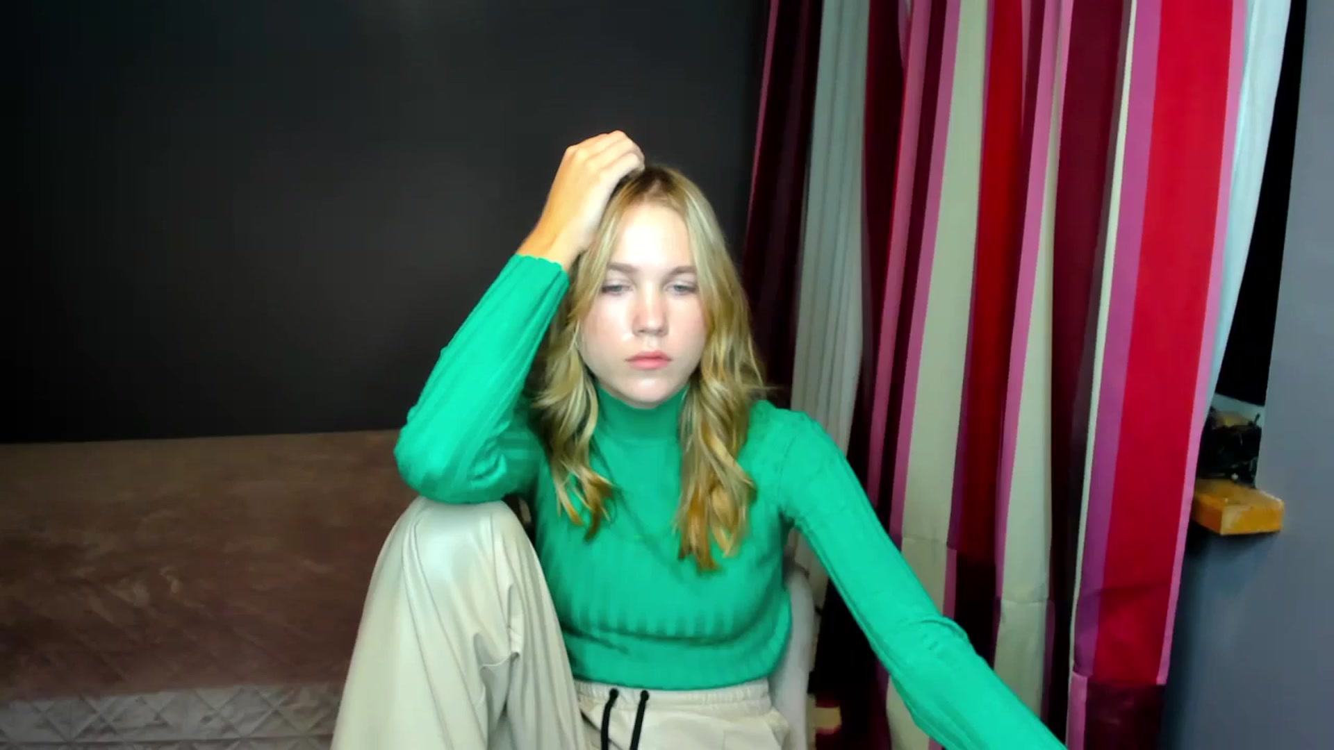 Gallery image thumbnail from Kate_Lewiss's myfreecams stream on, 11/16/2024, 16:08 image 7 of 20