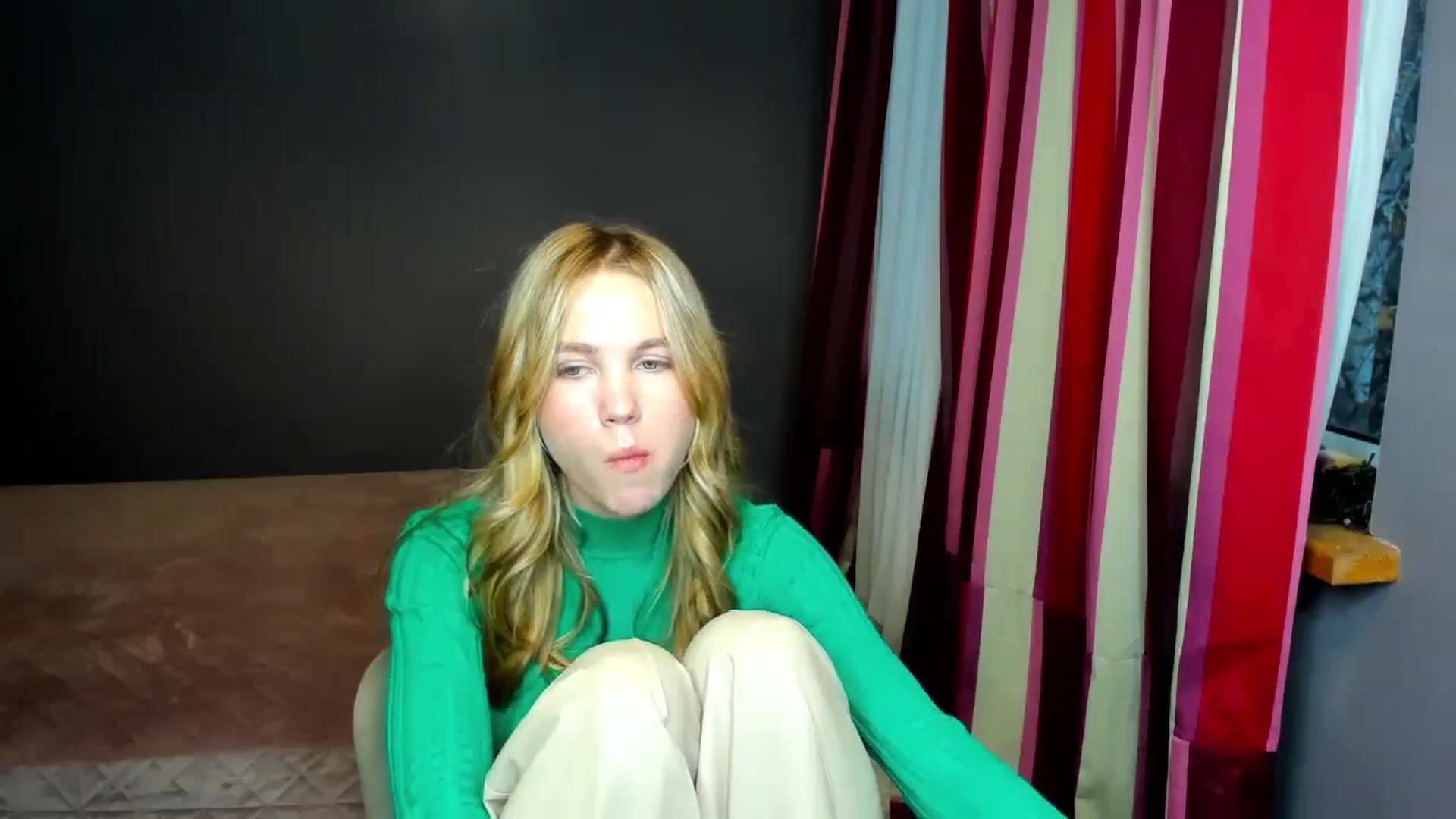 Gallery image thumbnail from Kate_Lewiss's myfreecams stream on, 11/16/2024, 16:08 image 4 of 20