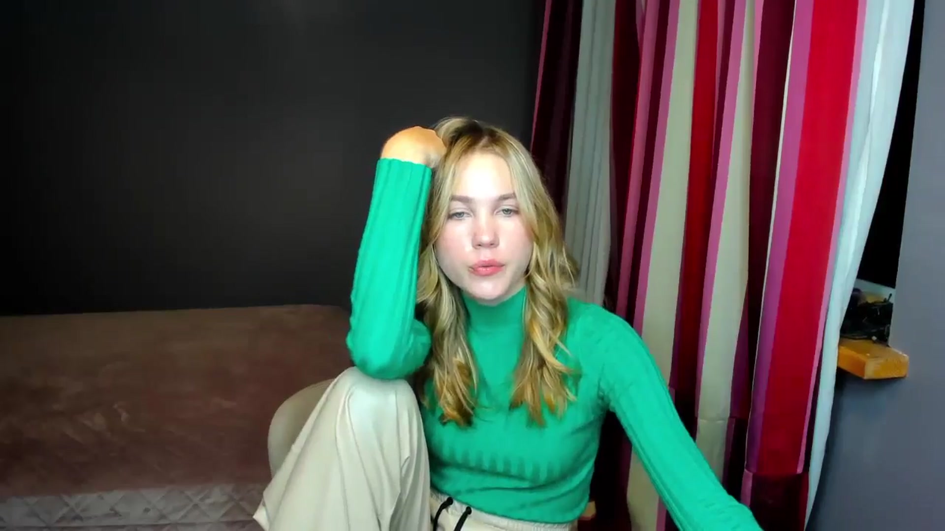 Gallery image thumbnail from Kate_Lewiss's myfreecams stream on, 11/16/2024, 16:08 image 15 of 20