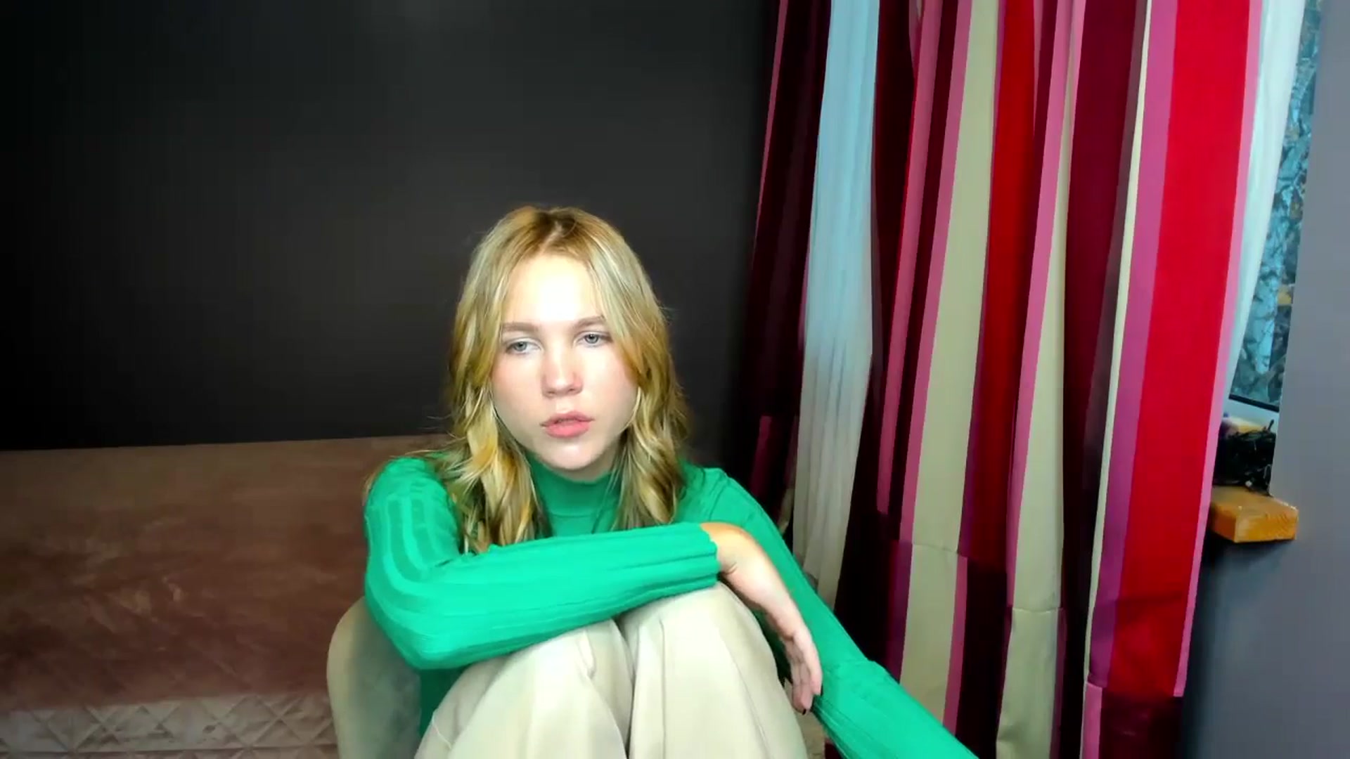Gallery image thumbnail from Kate_Lewiss's myfreecams stream on, 11/16/2024, 16:08 image 3 of 20