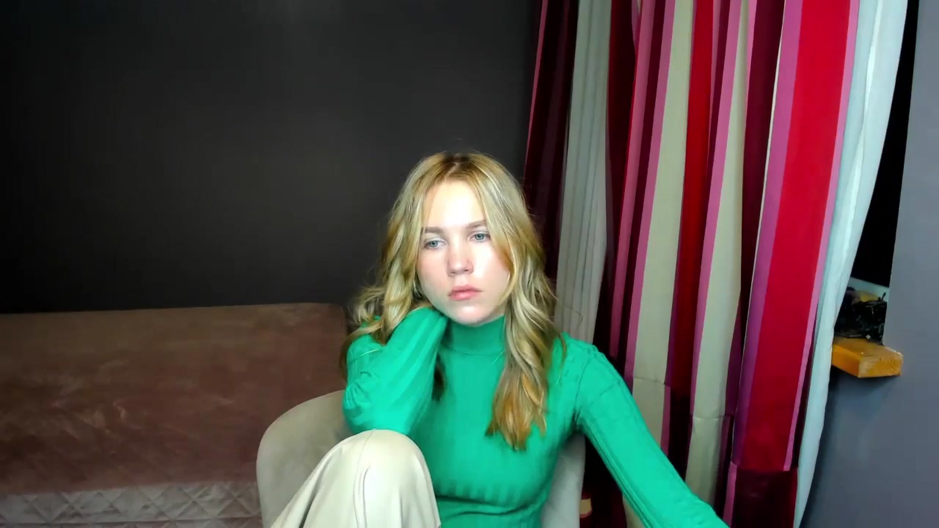 Gallery image thumbnail from Kate_Lewiss's myfreecams stream on, 11/16/2024, 17:08 image 5 of 20