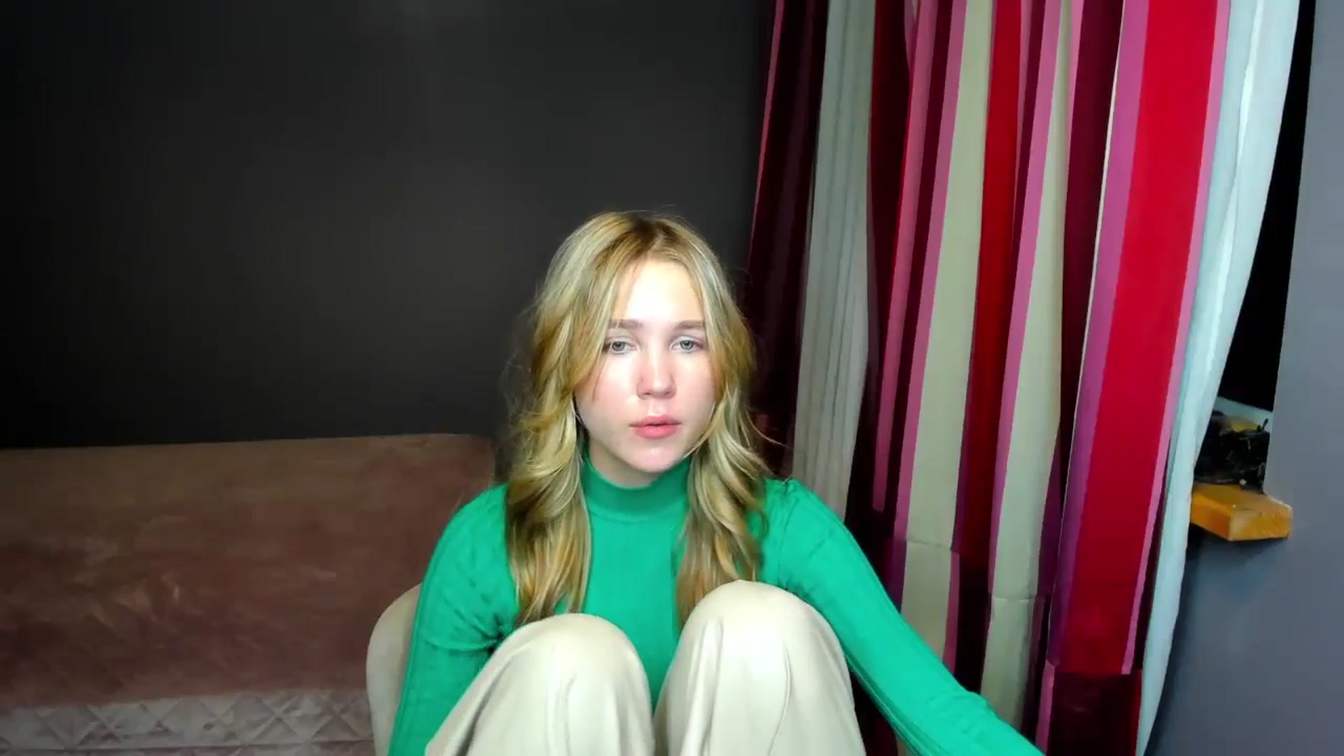 Gallery image thumbnail from Kate_Lewiss's myfreecams stream on, 11/16/2024, 17:08 image 17 of 20