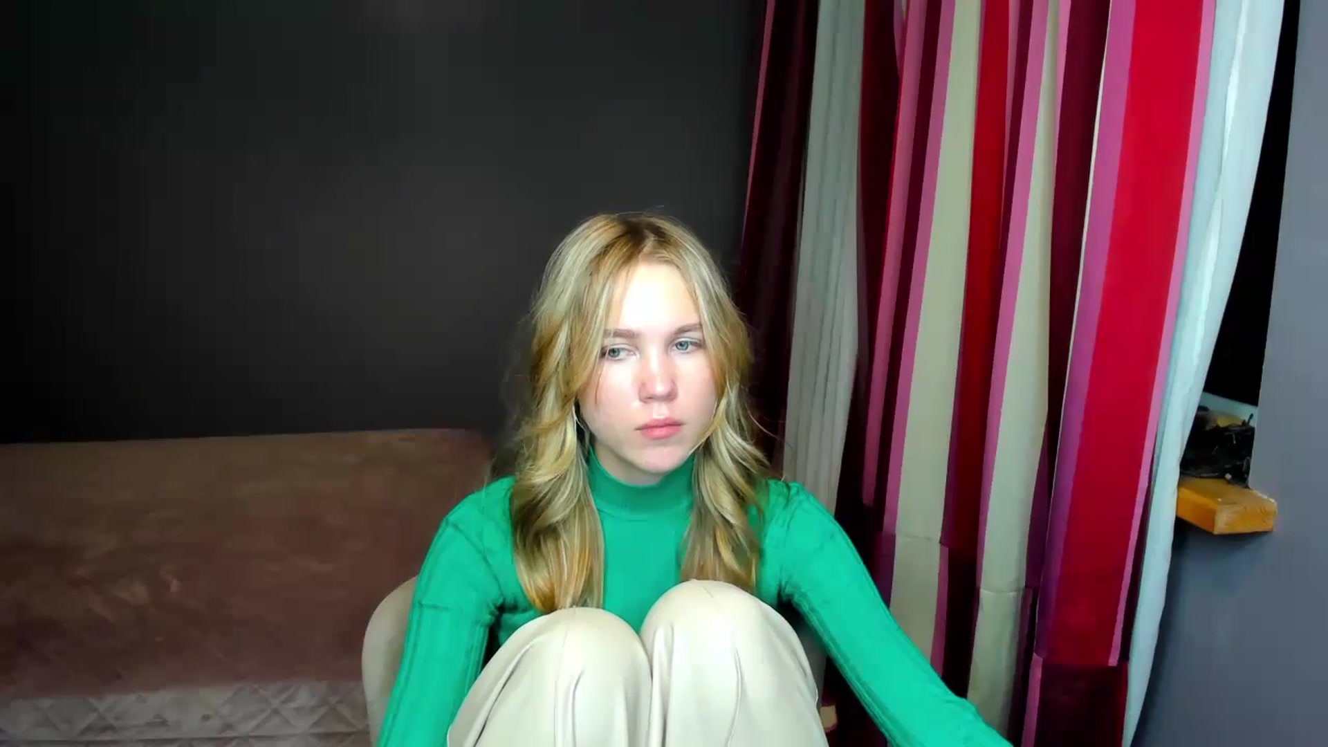 Gallery image thumbnail from Kate_Lewiss's myfreecams stream on, 11/16/2024, 17:08 image 15 of 20