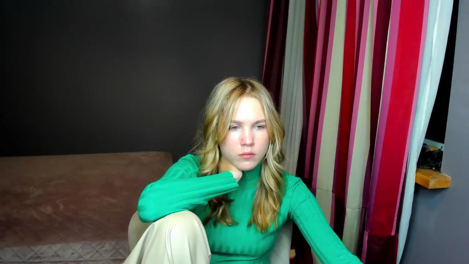 Gallery image thumbnail from Kate_Lewiss's myfreecams stream on, 11/16/2024, 17:08 image 3 of 20