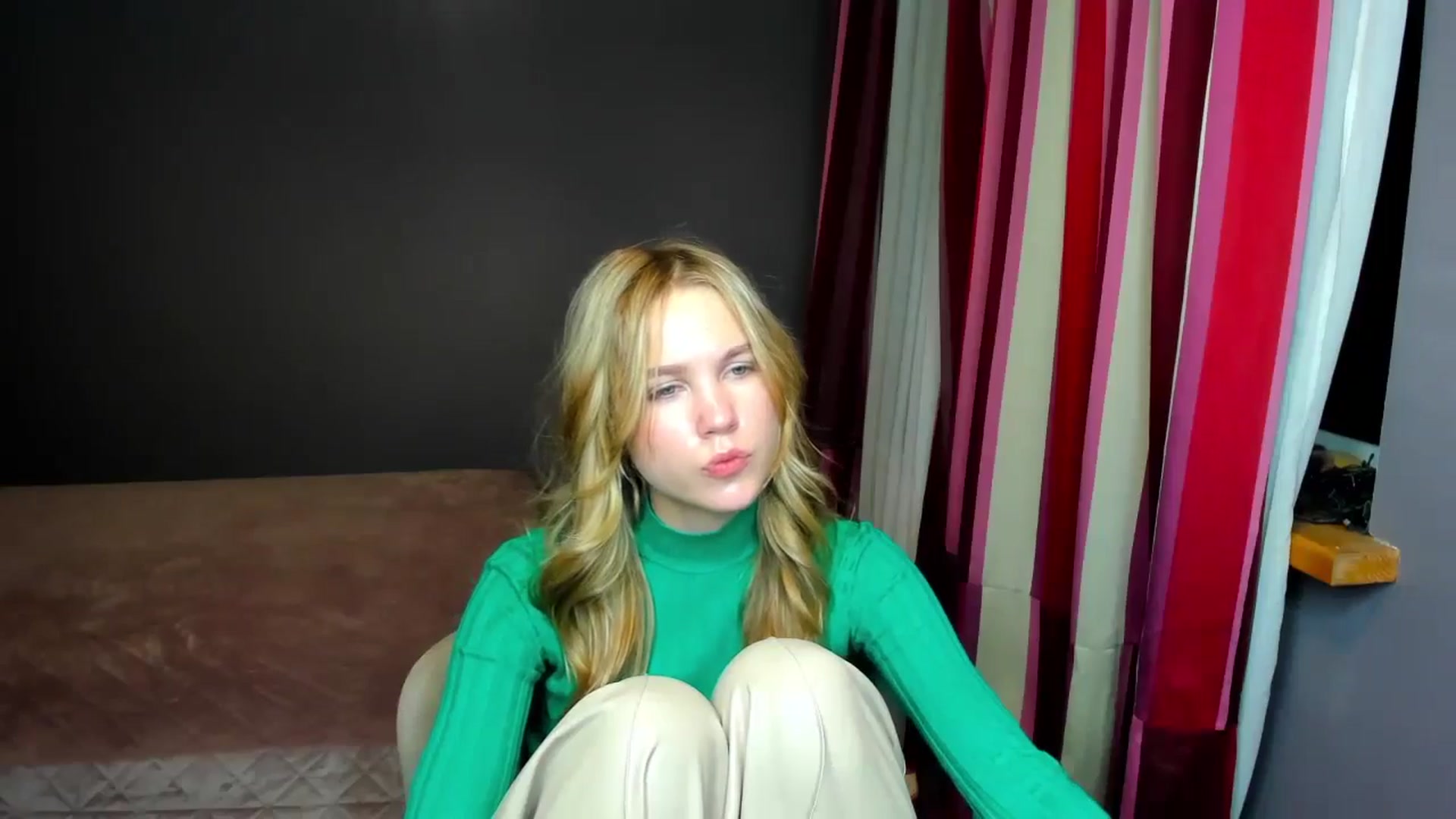 Gallery image thumbnail from Kate_Lewiss's myfreecams stream on, 11/16/2024, 17:08 image 18 of 20