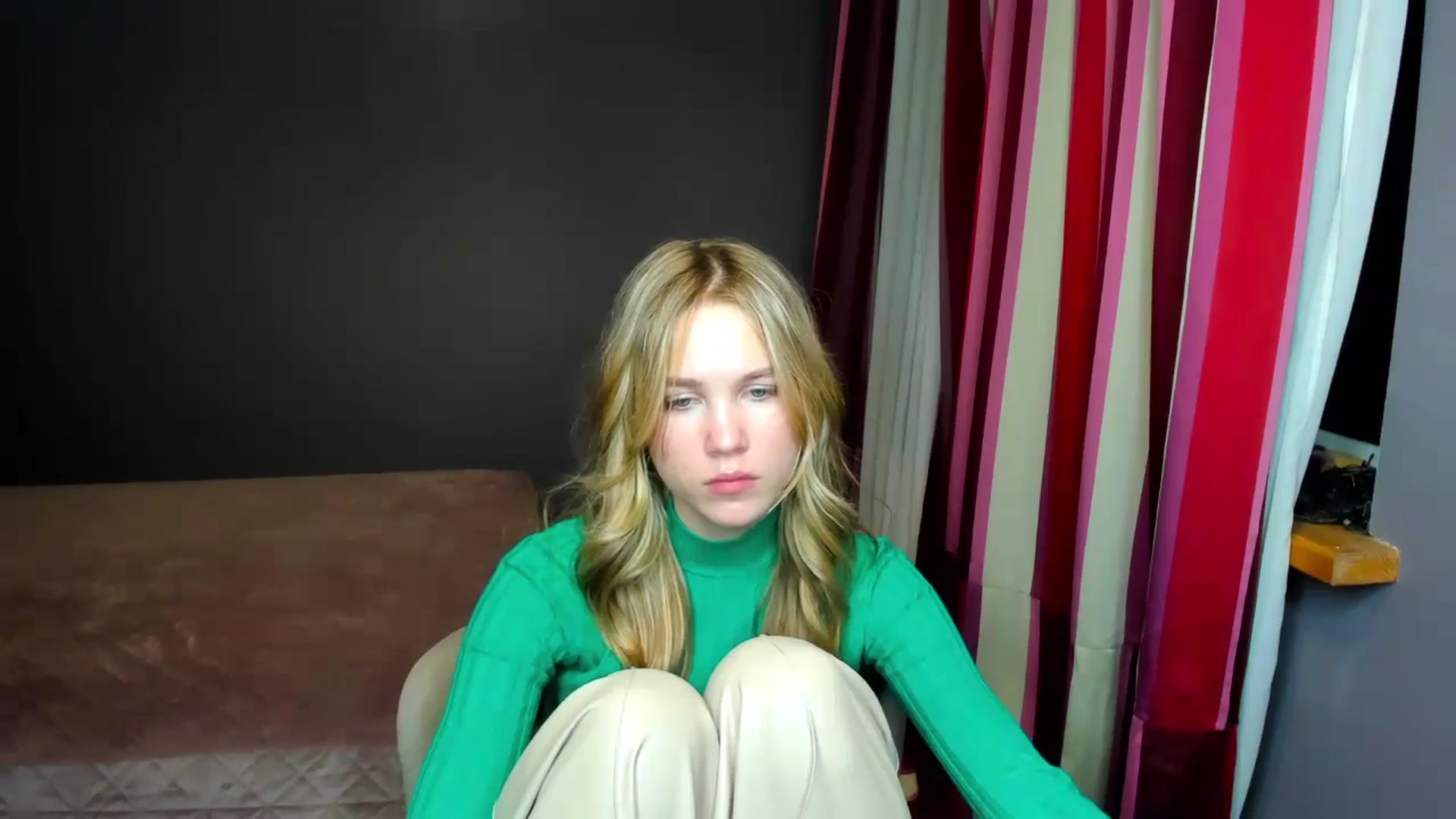 Gallery image thumbnail from Kate_Lewiss's myfreecams stream on, 11/16/2024, 17:08 image 14 of 20