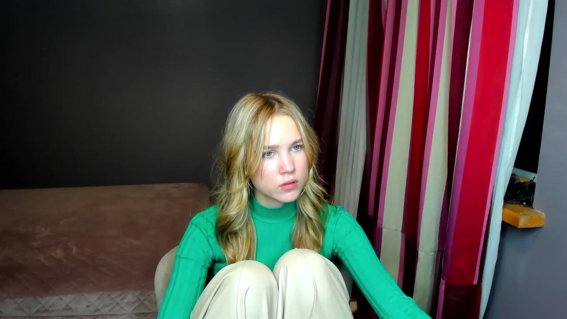 Gallery image thumbnail from Kate_Lewiss's myfreecams stream on, 11/16/2024, 17:08 image 16 of 20