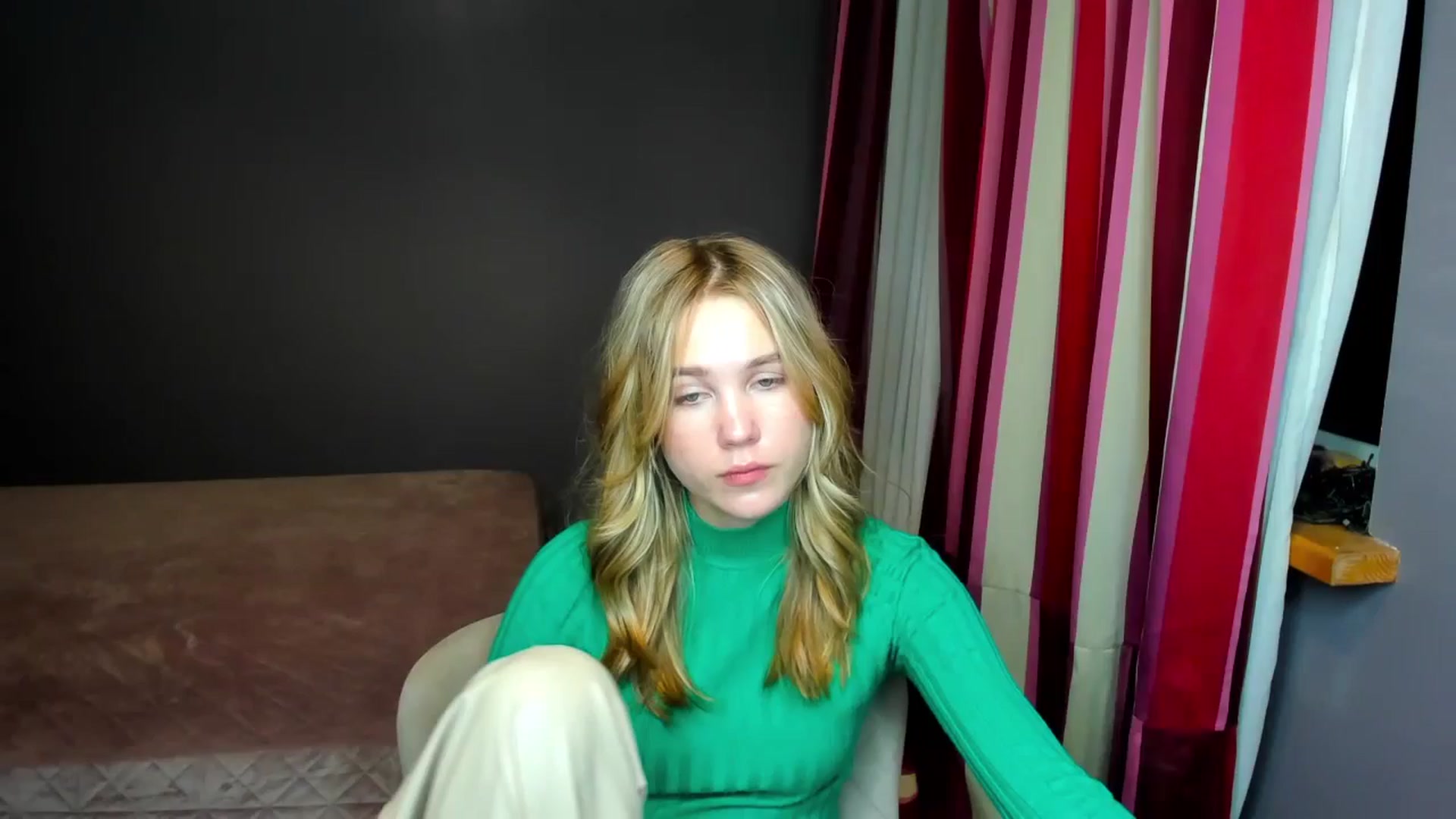 Gallery image thumbnail from Kate_Lewiss's myfreecams stream on, 11/16/2024, 17:08 image 2 of 20