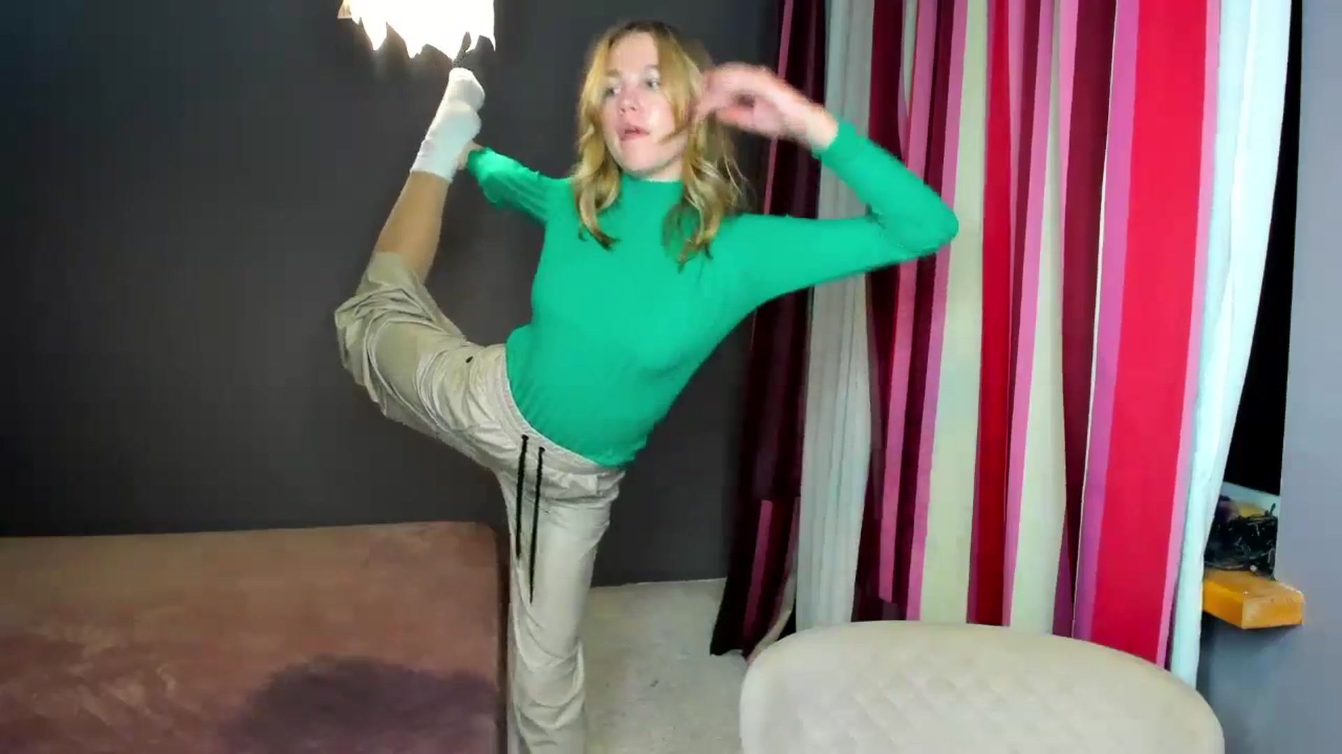 Gallery image thumbnail from Kate_Lewiss's myfreecams stream on, 11/16/2024, 17:42 image 6 of 20