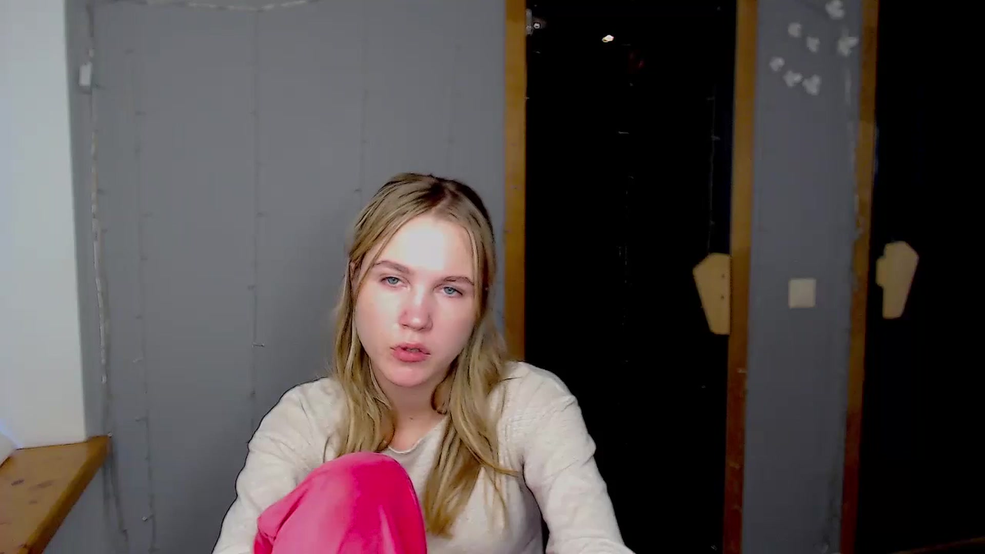 Gallery image thumbnail from Kate_Lewiss's myfreecams stream on, 11/17/2024, 09:10 image 19 of 20
