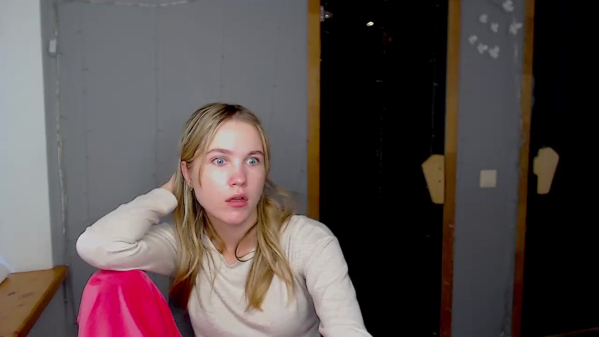 Gallery image thumbnail from Kate_Lewiss's myfreecams stream on, 11/17/2024, 10:41 image 5 of 20