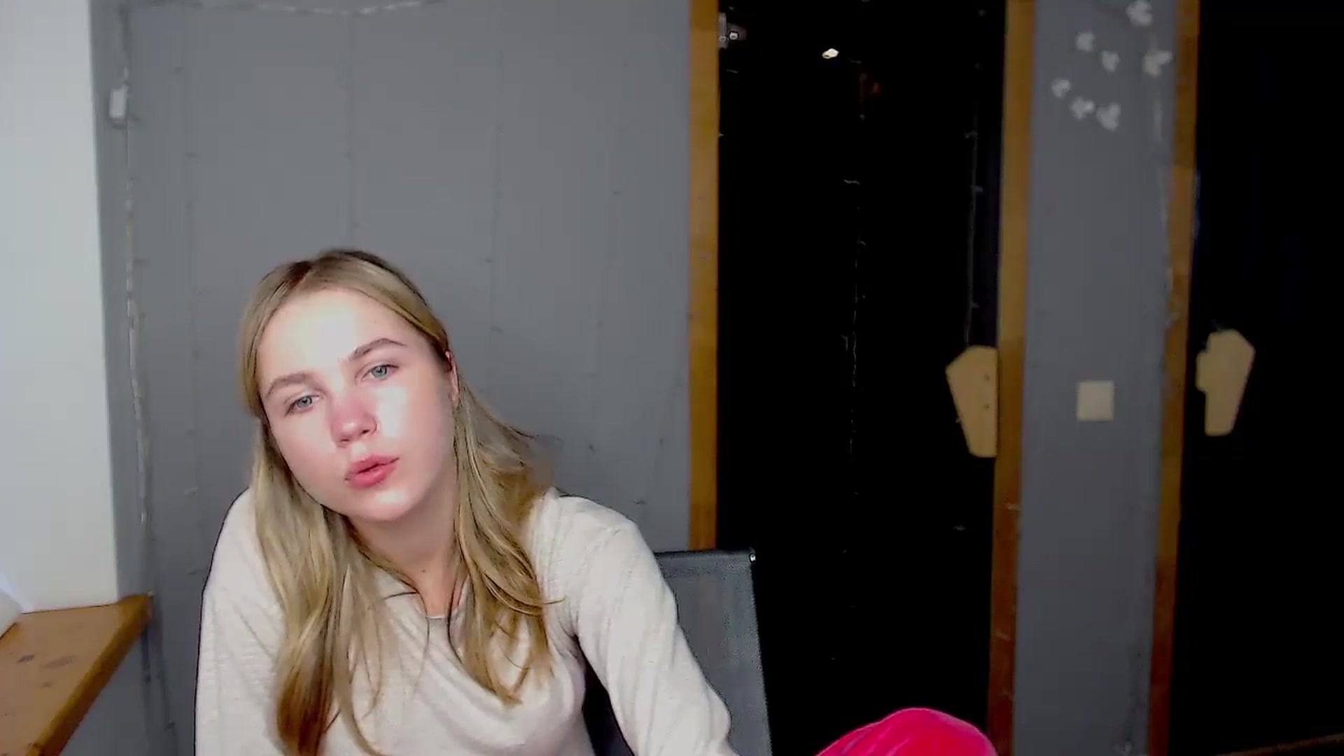 Gallery image thumbnail from Kate_Lewiss's myfreecams stream on, 11/17/2024, 10:41 image 18 of 20