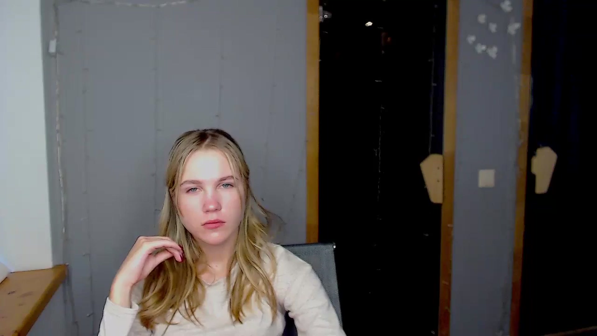 Gallery image thumbnail from Kate_Lewiss's myfreecams stream on, 11/17/2024, 10:41 image 10 of 20