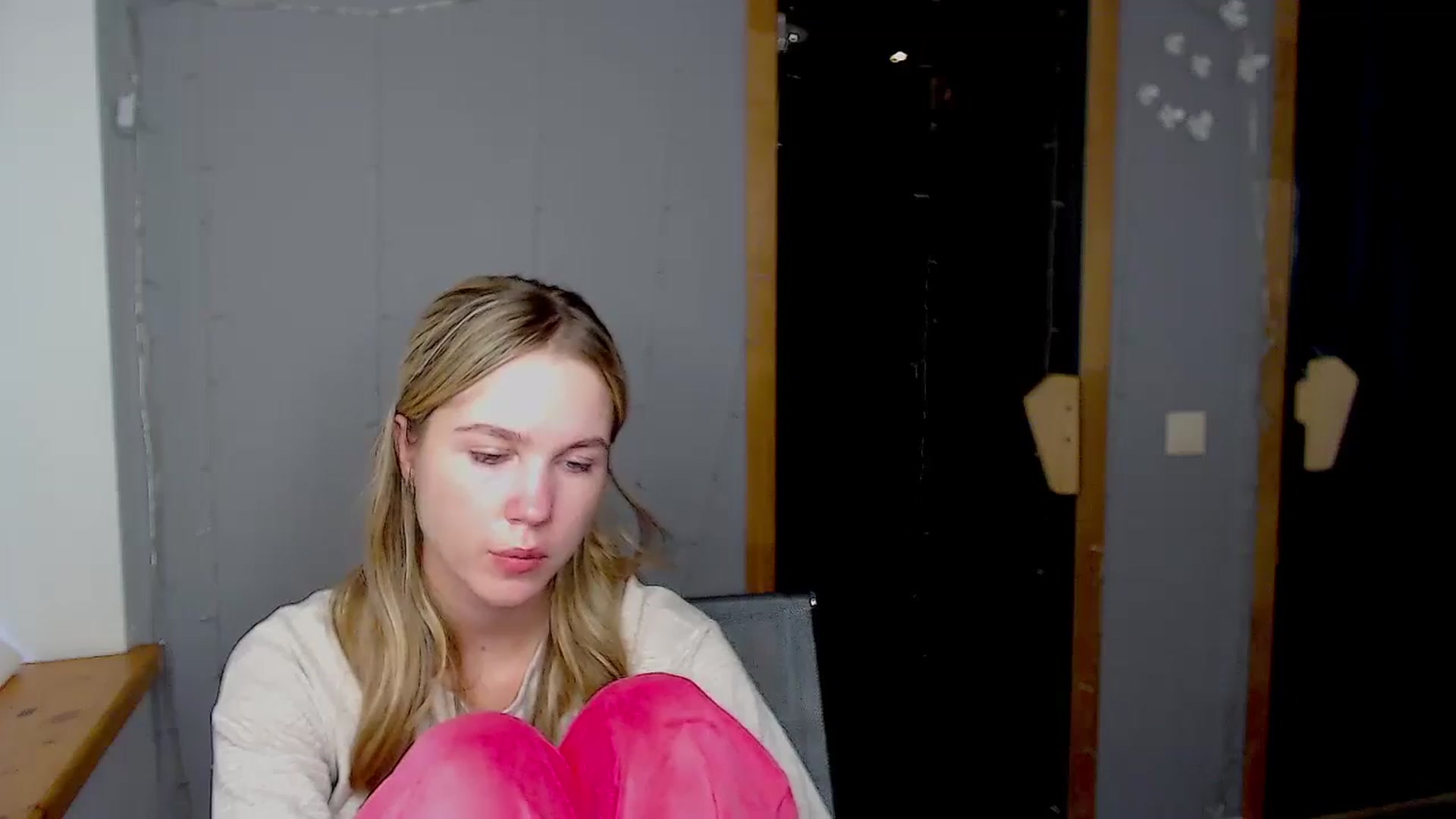 Gallery image thumbnail from Kate_Lewiss's myfreecams stream on, 11/17/2024, 10:41 image 20 of 20