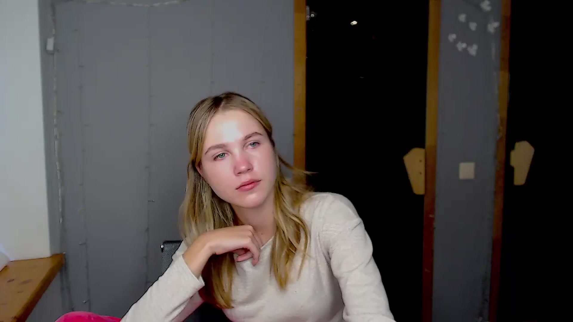 Gallery image thumbnail from Kate_Lewiss's myfreecams stream on, 11/17/2024, 11:14 image 4 of 20