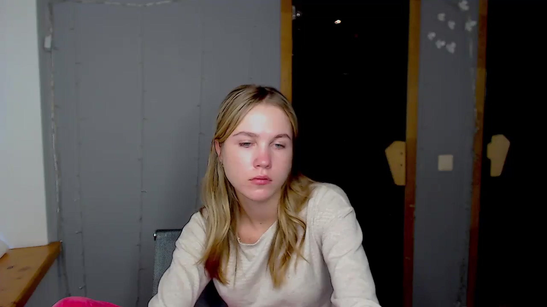 Gallery image thumbnail from Kate_Lewiss's myfreecams stream on, 11/17/2024, 11:14 image 5 of 20