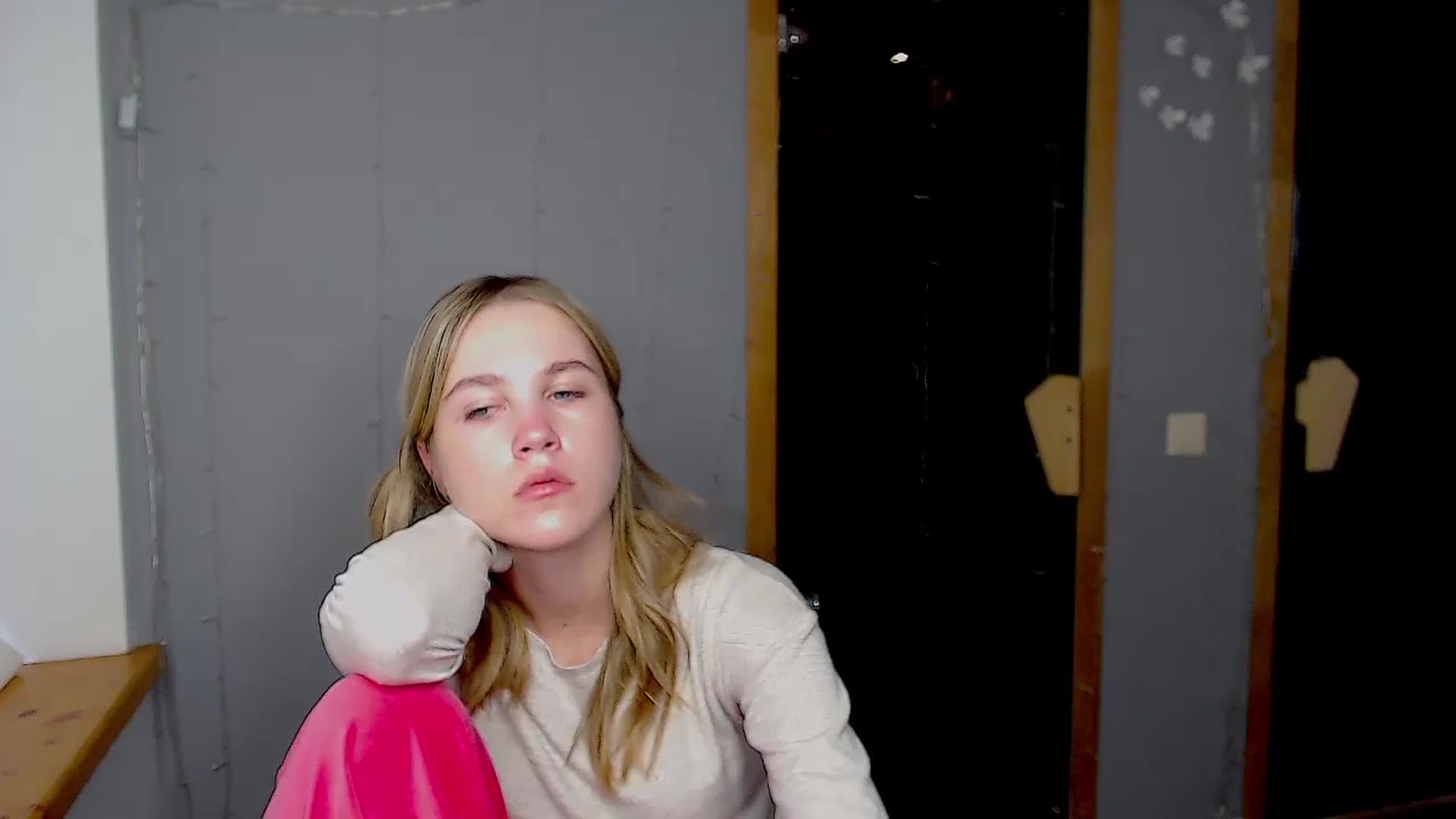 Gallery image thumbnail from Kate_Lewiss's myfreecams stream on, 11/17/2024, 11:14 image 16 of 20
