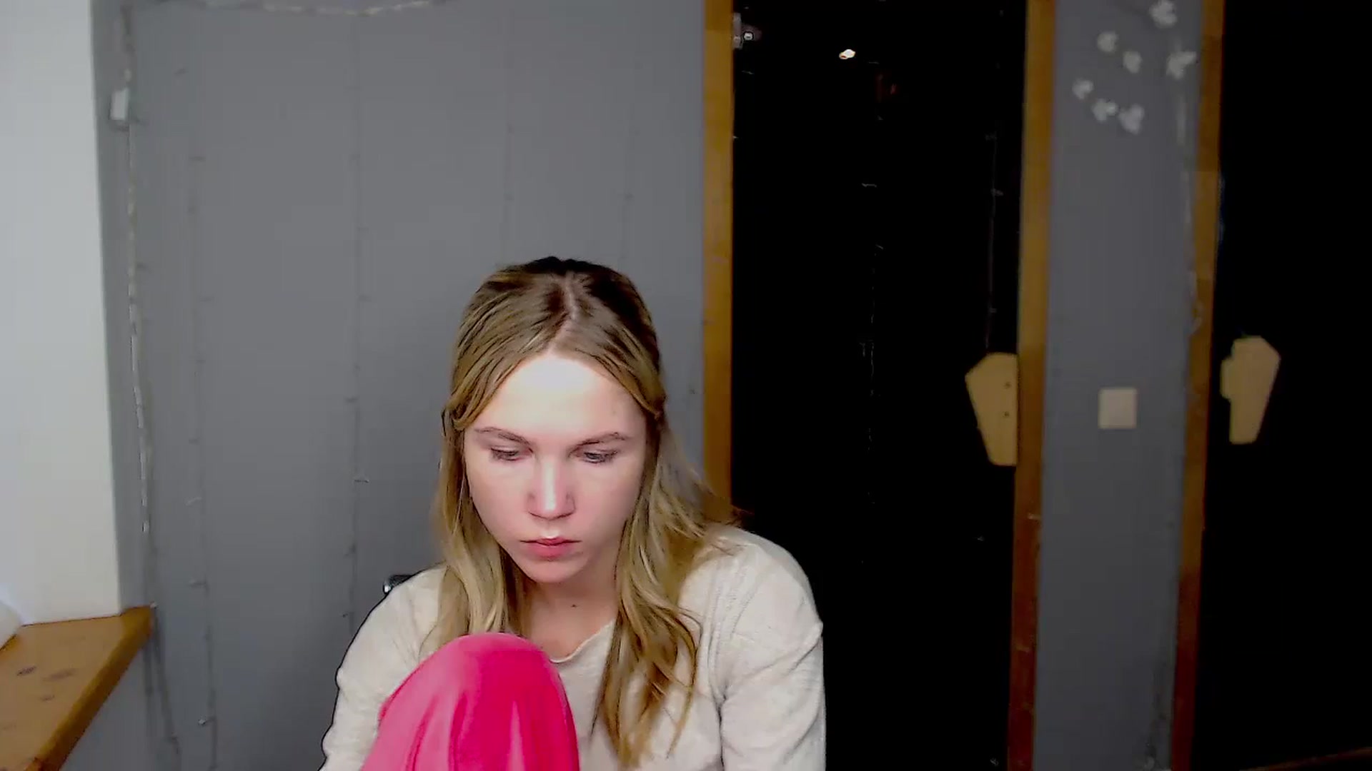 Gallery image thumbnail from Kate_Lewiss's myfreecams stream on, 11/17/2024, 11:14 image 10 of 20