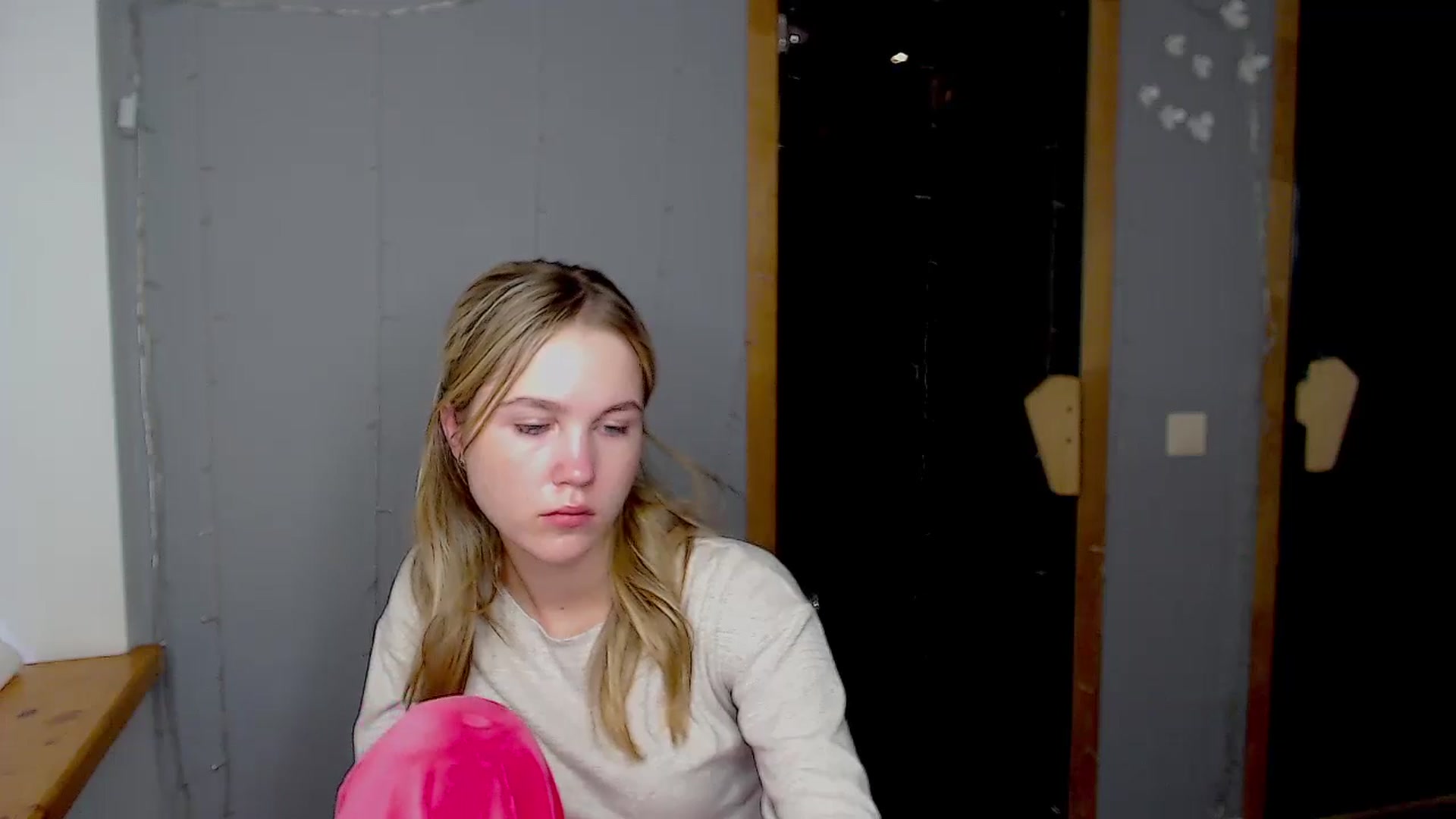 Gallery image thumbnail from Kate_Lewiss's myfreecams stream on, 11/17/2024, 11:14 image 20 of 20