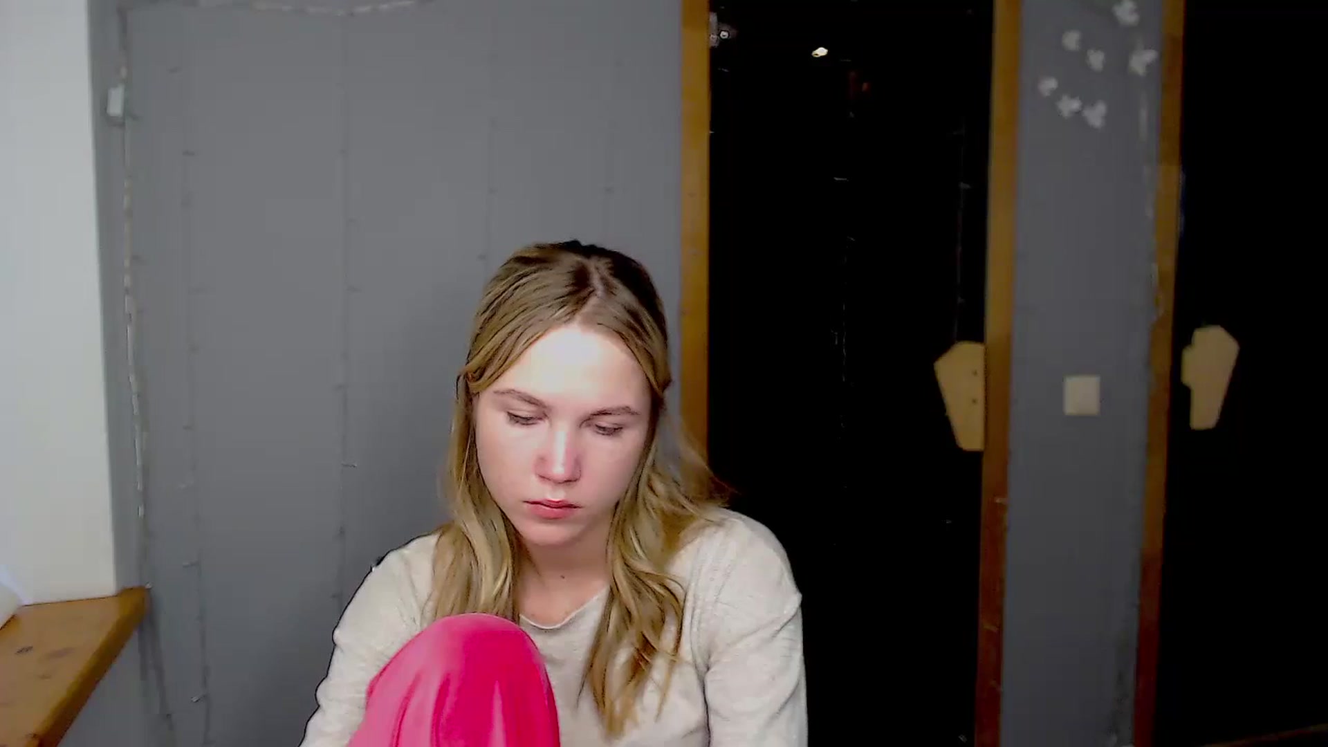 Gallery image thumbnail from Kate_Lewiss's myfreecams stream on, 11/17/2024, 11:14 image 9 of 20