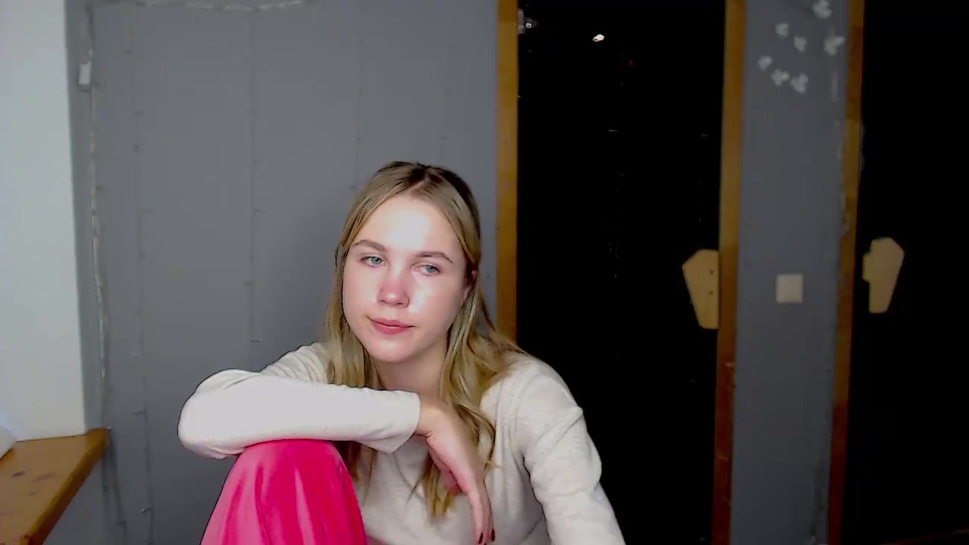 Gallery image thumbnail from Kate_Lewiss's myfreecams stream on, 11/17/2024, 11:14 image 6 of 20
