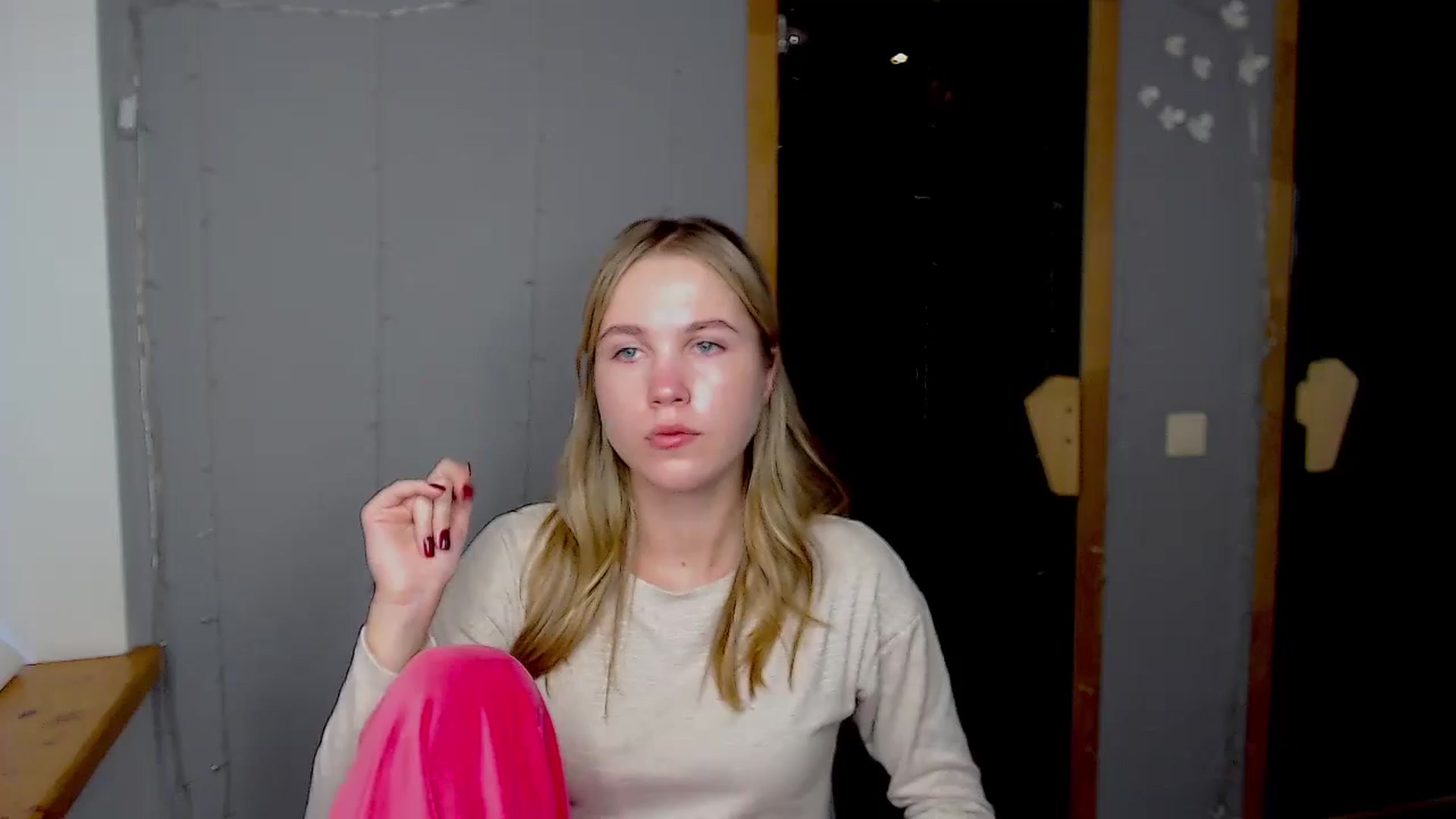 Gallery image thumbnail from Kate_Lewiss's myfreecams stream on, 11/17/2024, 11:14 image 7 of 20