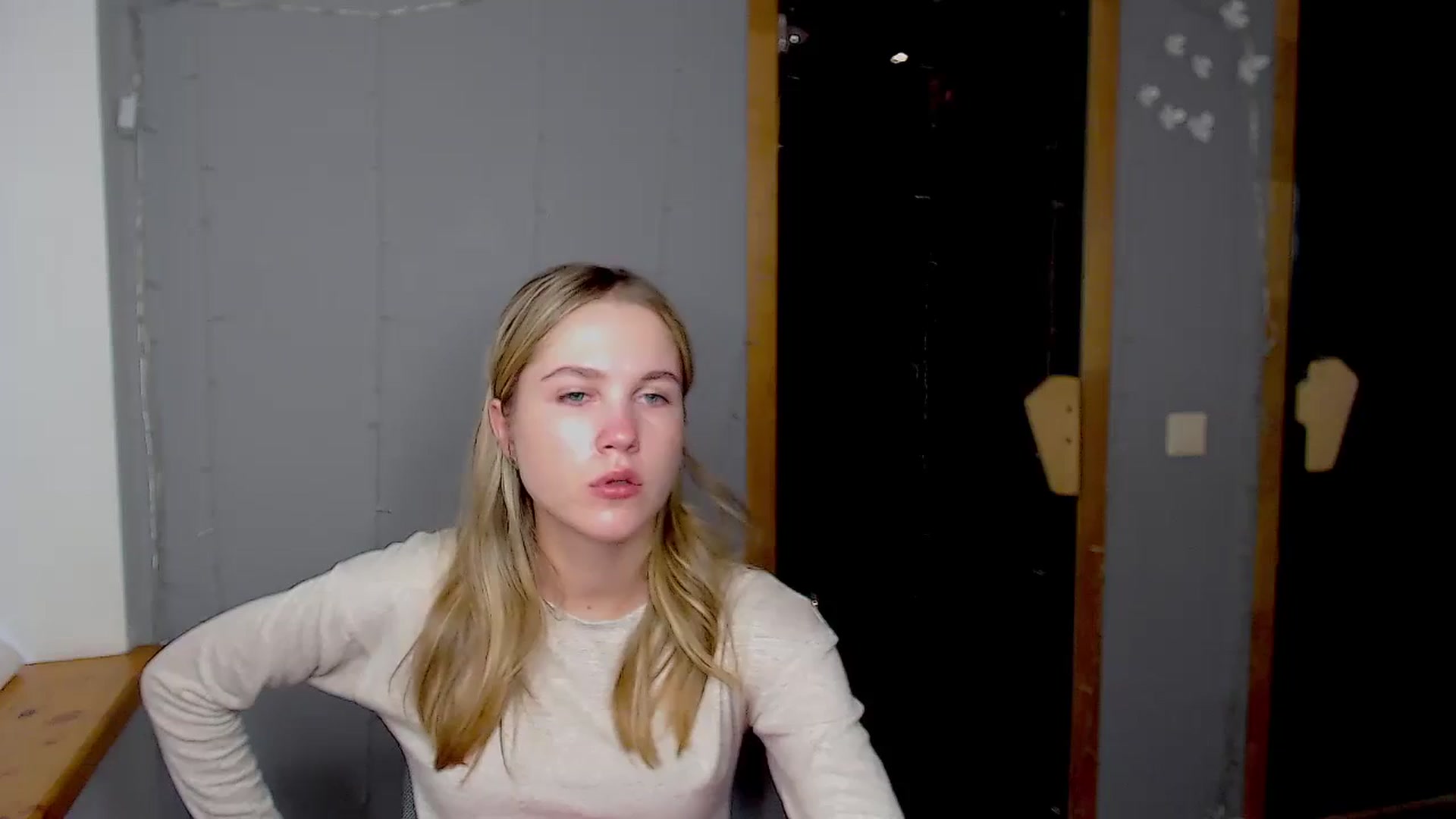 Gallery image thumbnail from Kate_Lewiss's myfreecams stream on, 11/17/2024, 12:02 image 2 of 20