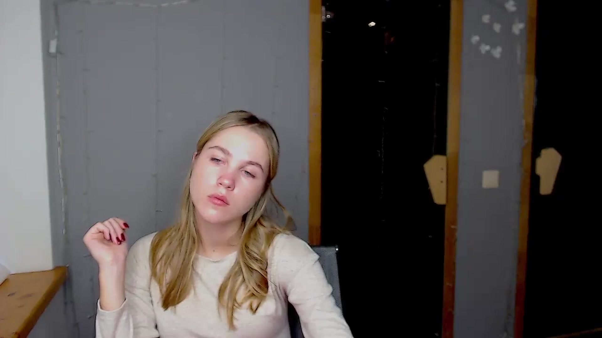 Gallery image thumbnail from Kate_Lewiss's myfreecams stream on, 11/17/2024, 12:02 image 6 of 20