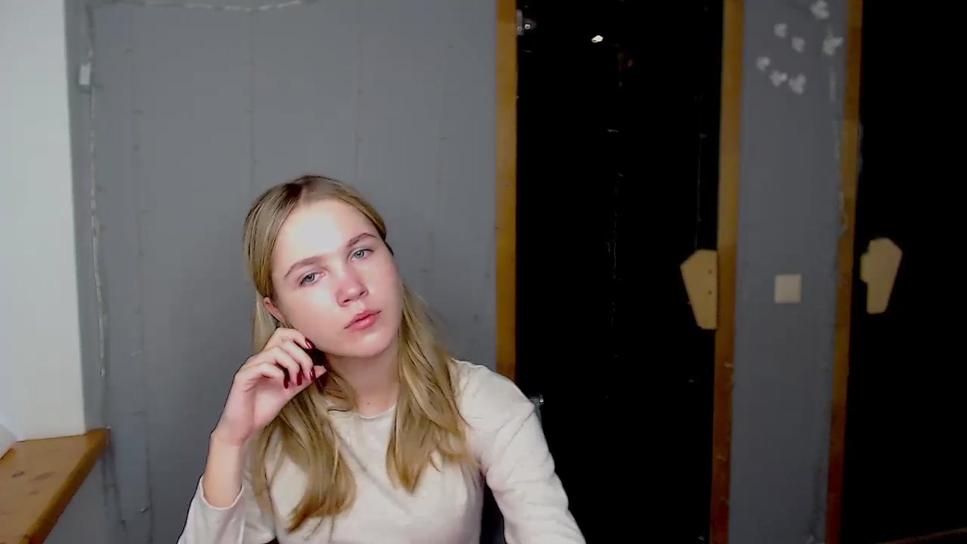 Gallery image thumbnail from Kate_Lewiss's myfreecams stream on, 11/17/2024, 12:02 image 8 of 20