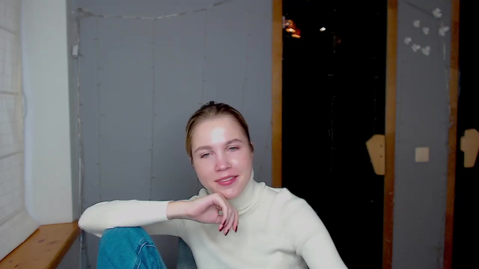 Gallery image thumbnail from Kate_Lewiss's myfreecams stream on, 11/18/2024, 07:27 image 19 of 20