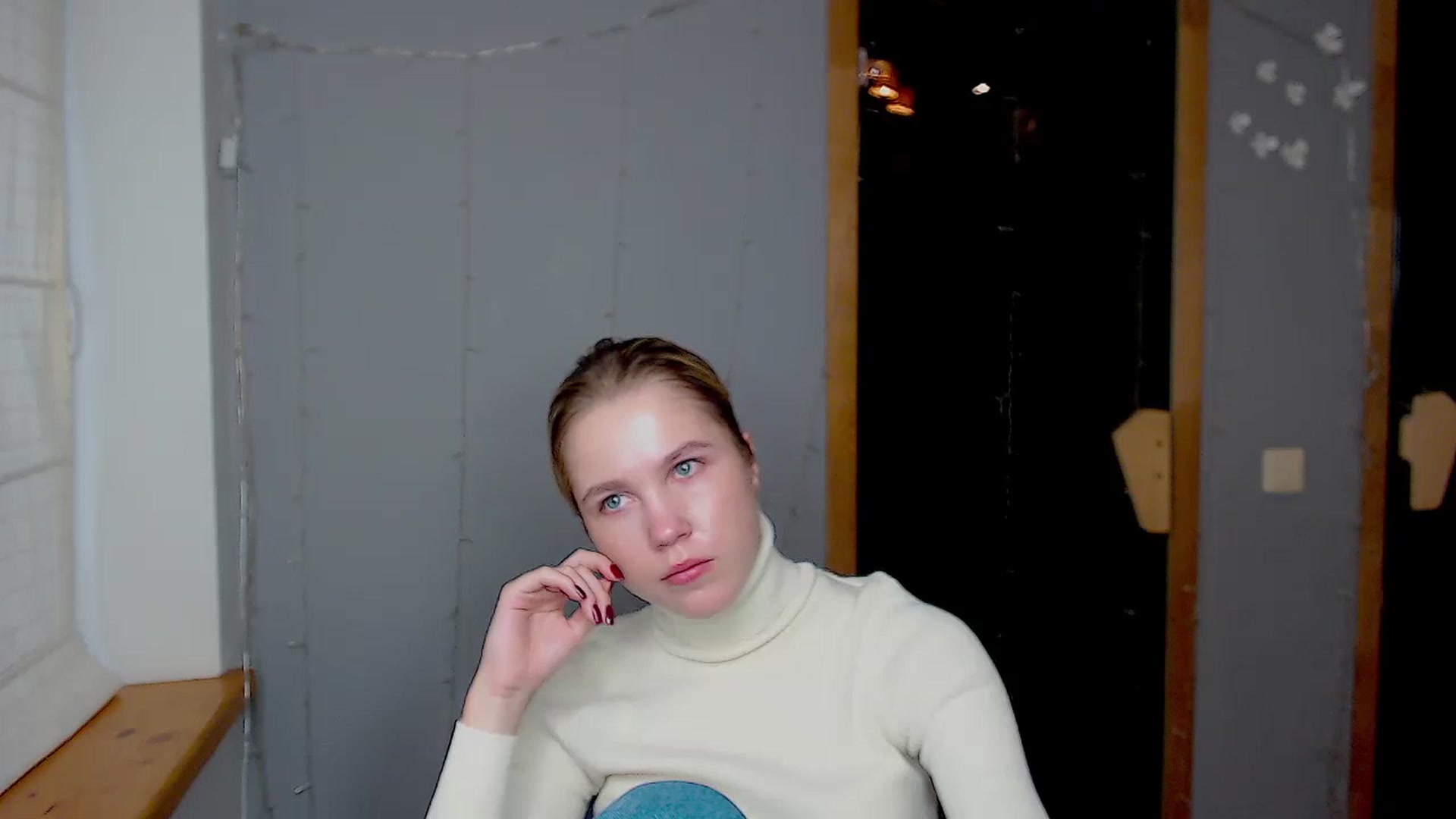 Gallery image thumbnail from Kate_Lewiss's myfreecams stream on, 11/18/2024, 07:27 image 15 of 20
