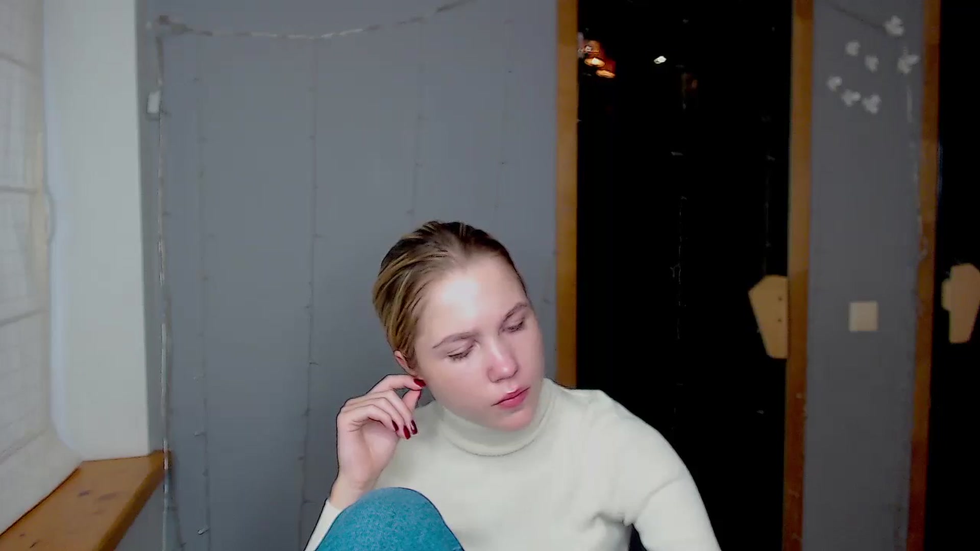 Gallery image thumbnail from Kate_Lewiss's myfreecams stream on, 11/18/2024, 07:27 image 7 of 20