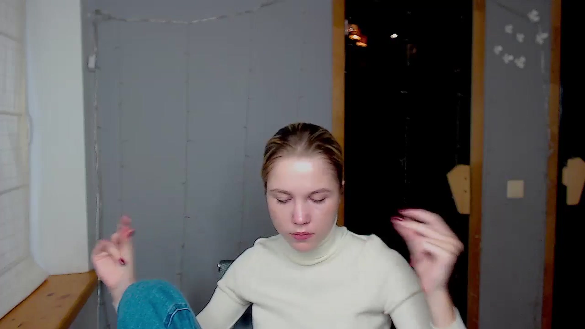Gallery image thumbnail from Kate_Lewiss's myfreecams stream on, 11/18/2024, 07:27 image 16 of 20