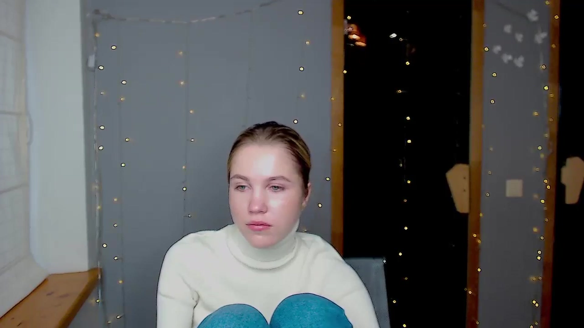 Gallery image thumbnail from Kate_Lewiss's myfreecams stream on, 11/18/2024, 07:42 image 17 of 20