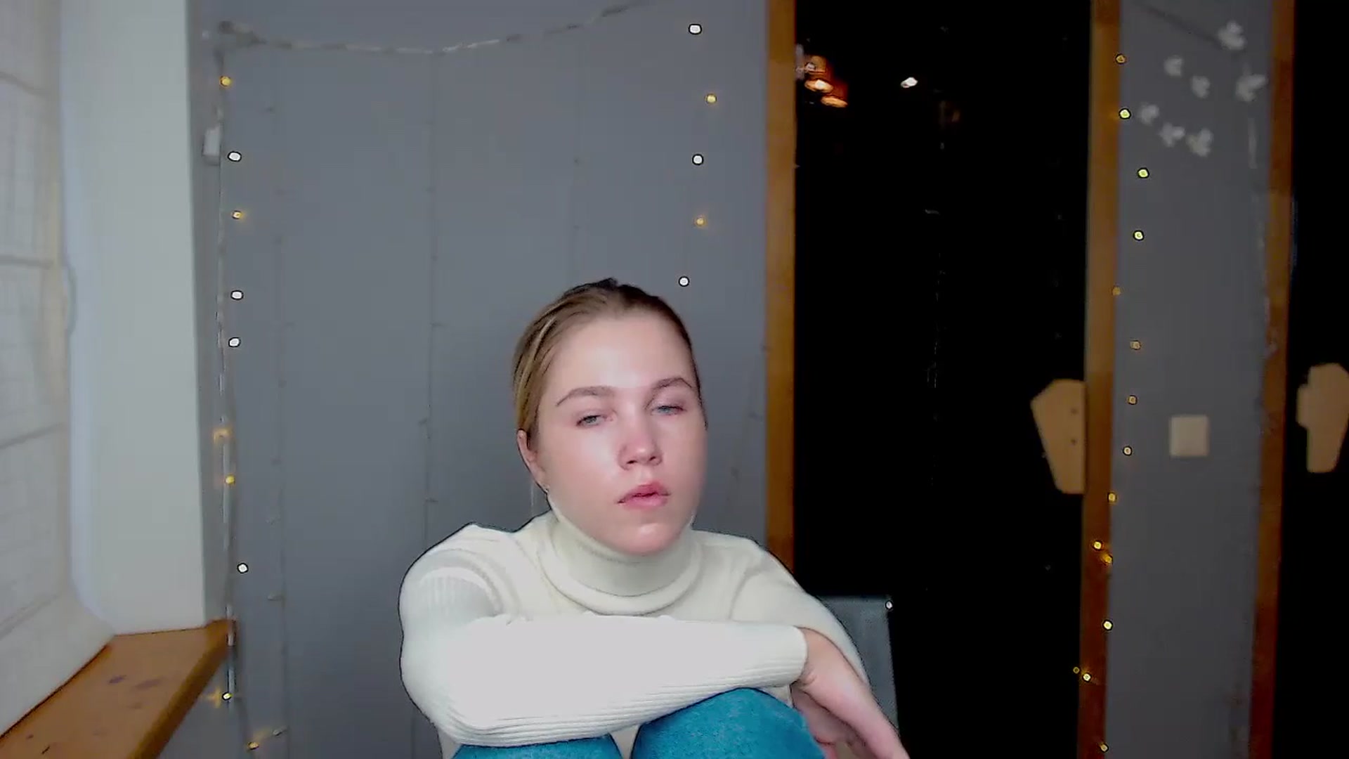 Gallery image thumbnail from Kate_Lewiss's myfreecams stream on, 11/18/2024, 07:42 image 14 of 20