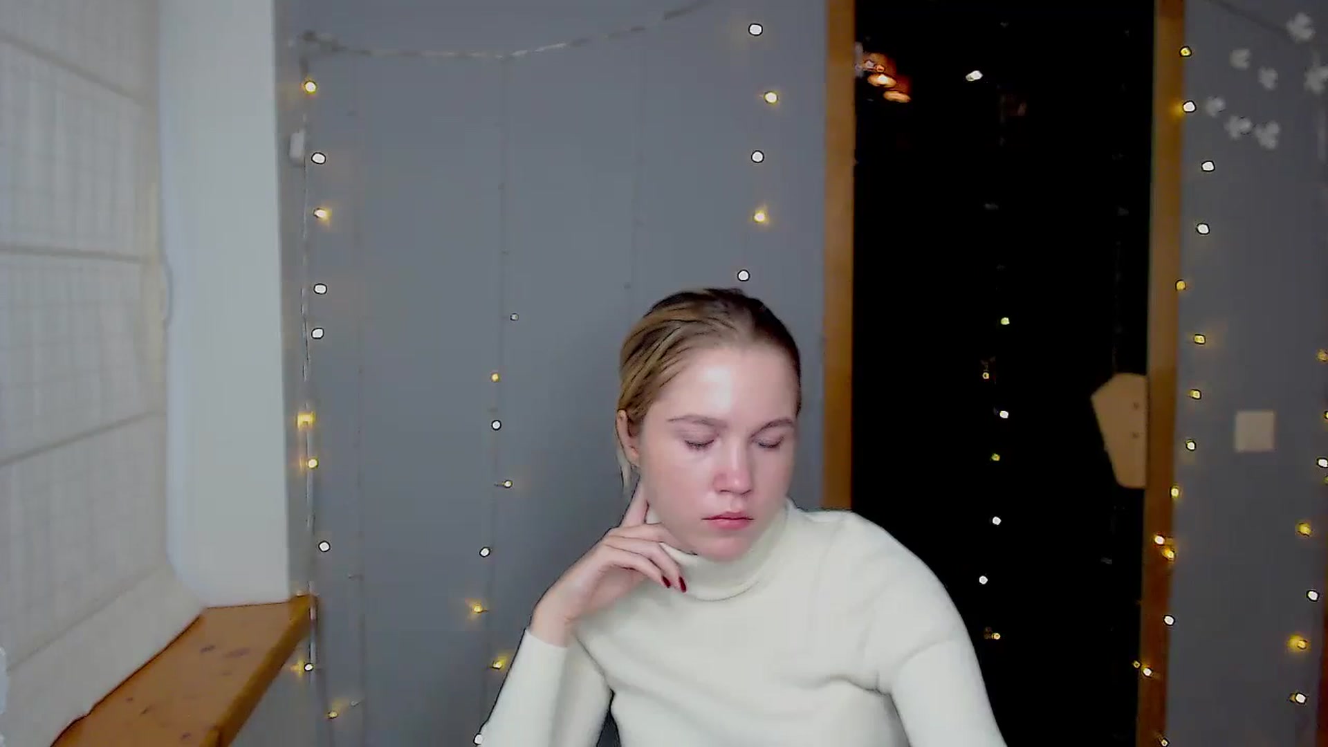 Gallery image thumbnail from Kate_Lewiss's myfreecams stream on, 11/18/2024, 08:08 image 17 of 20