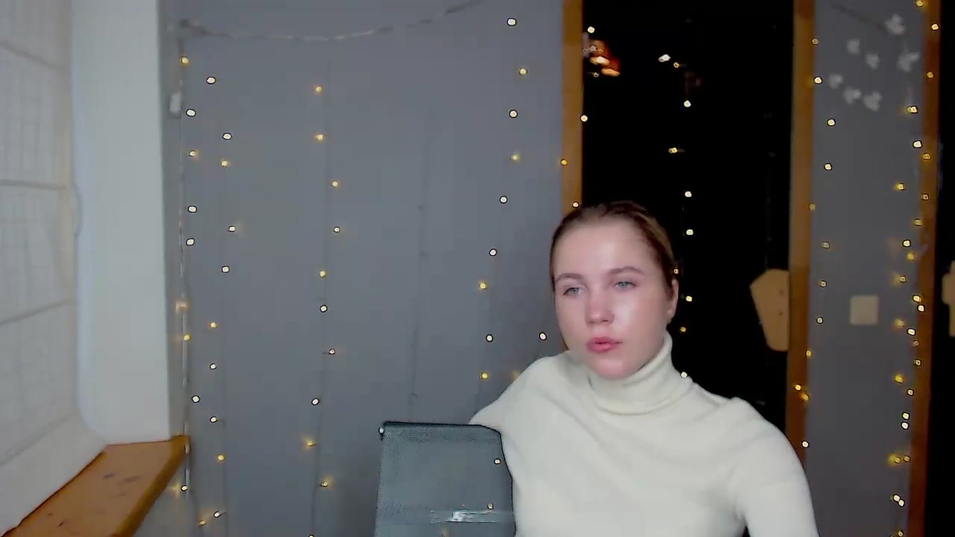 Gallery image thumbnail from Kate_Lewiss's myfreecams stream on, 11/18/2024, 08:08 image 7 of 20