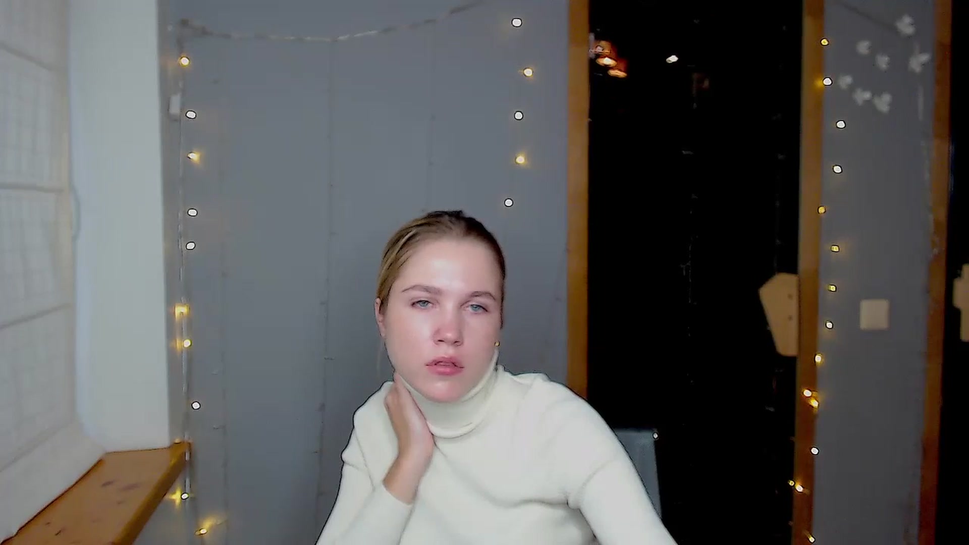 Gallery image thumbnail from Kate_Lewiss's myfreecams stream on, 11/18/2024, 08:08 image 5 of 20